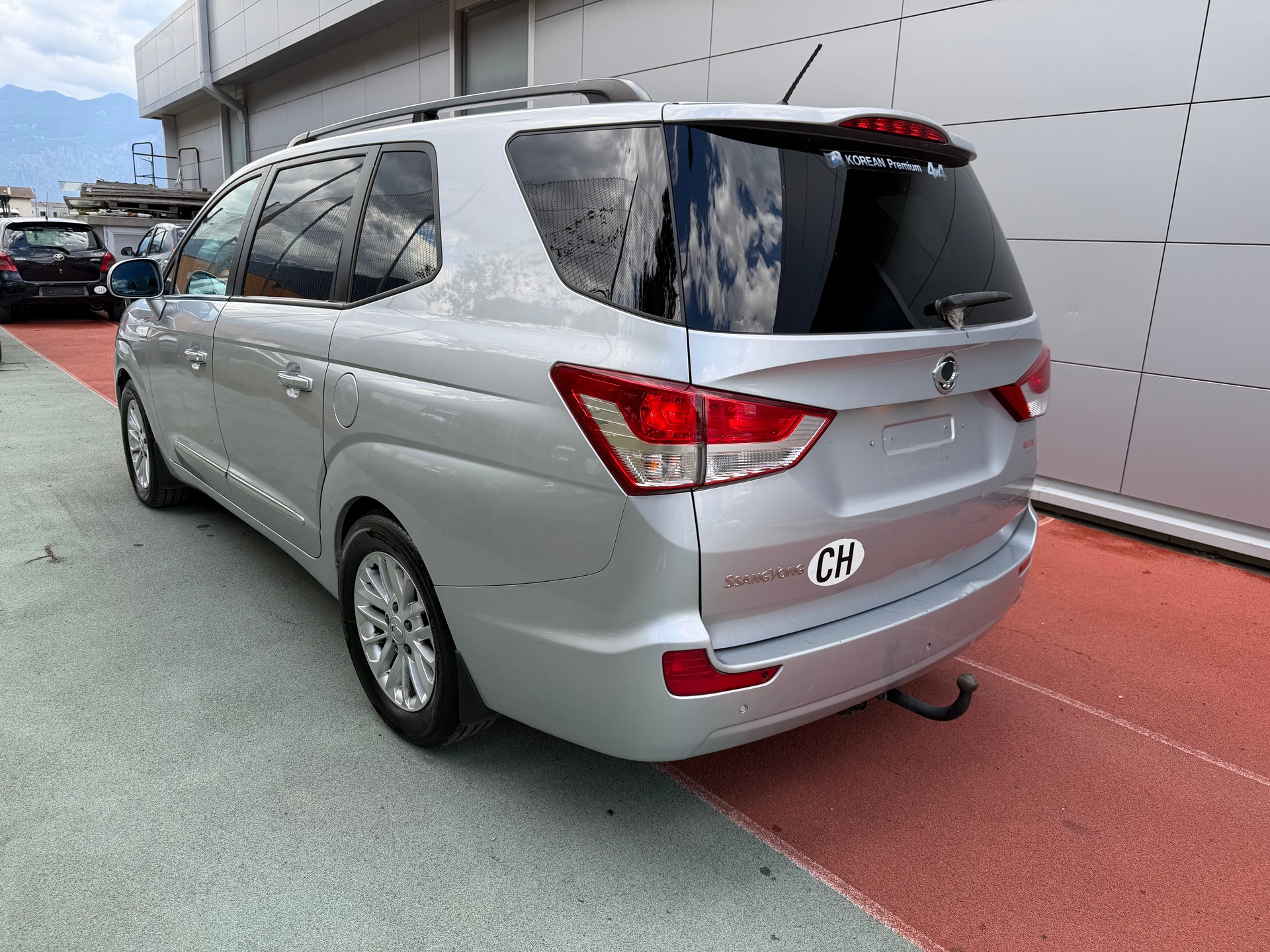 KGM-SsangYong Rodius SV200 e-XDi Sapphire 4WD E-Tronic-image-4