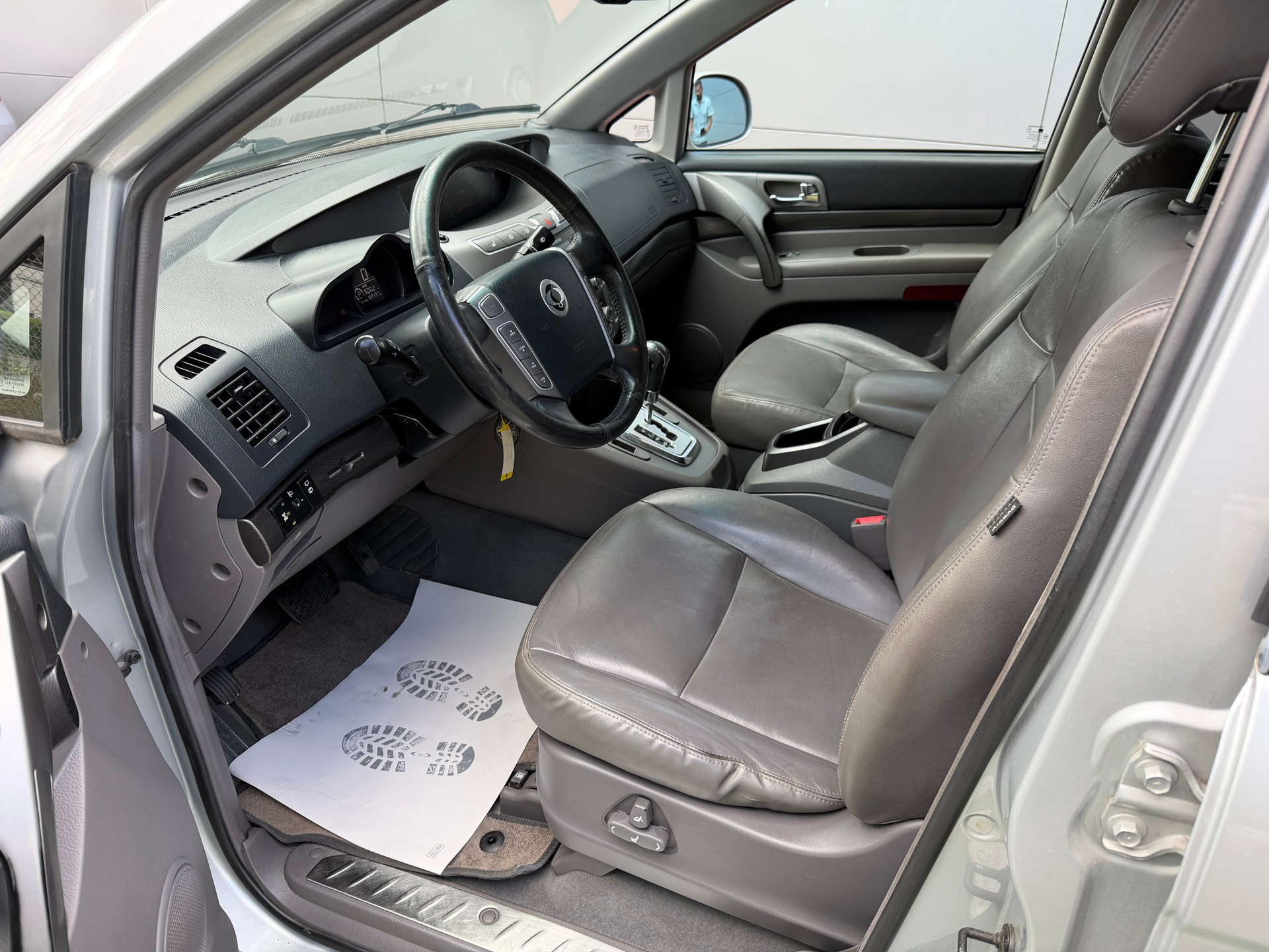 KGM-SsangYong Rodius SV200 e-XDi Sapphire 4WD E-Tronic-image-8