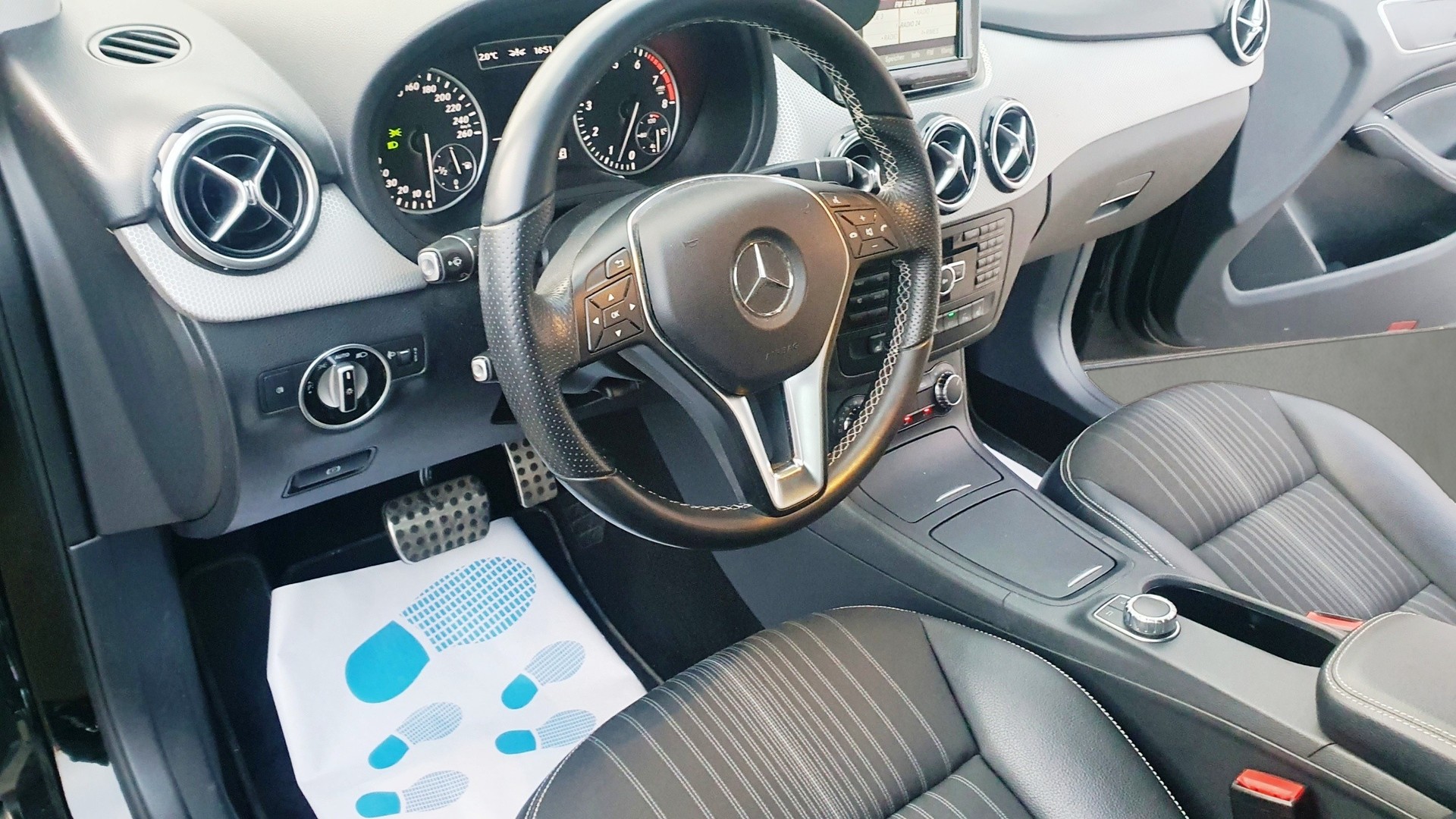 MERCEDES-BENZ B 180 7G-DCT-image-12