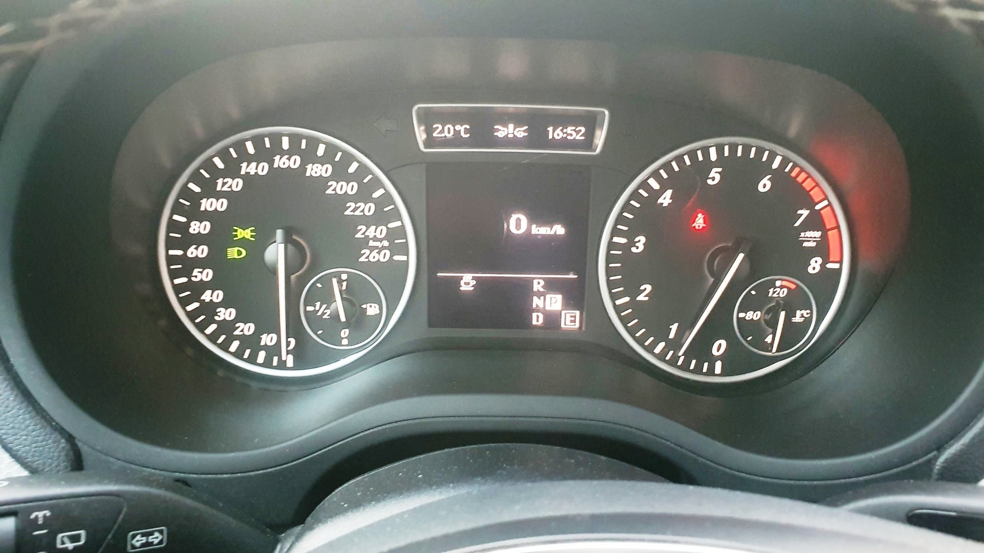 MERCEDES-BENZ B 180 7G-DCT-image-16