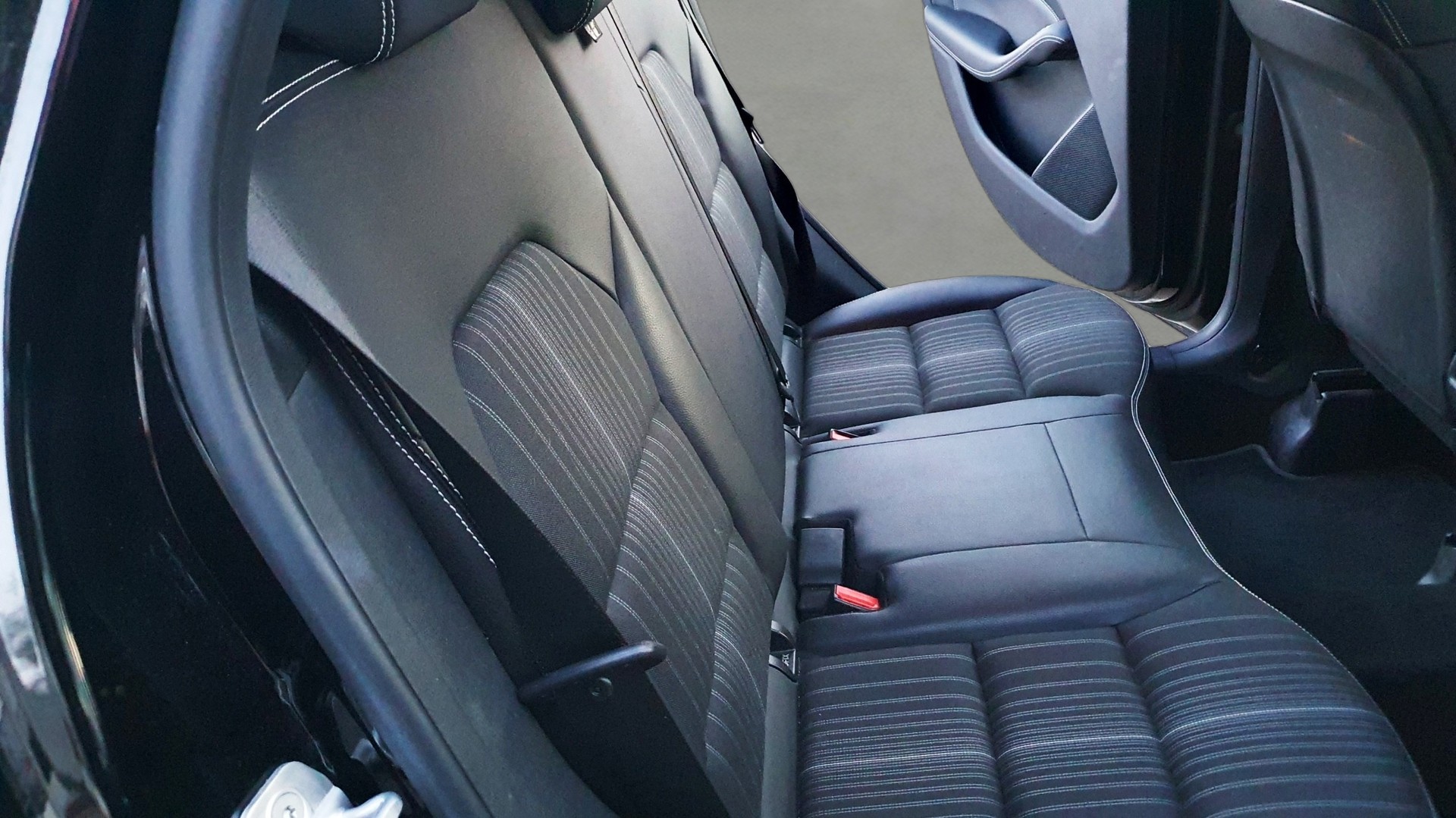 MERCEDES-BENZ B 180 7G-DCT-image-11