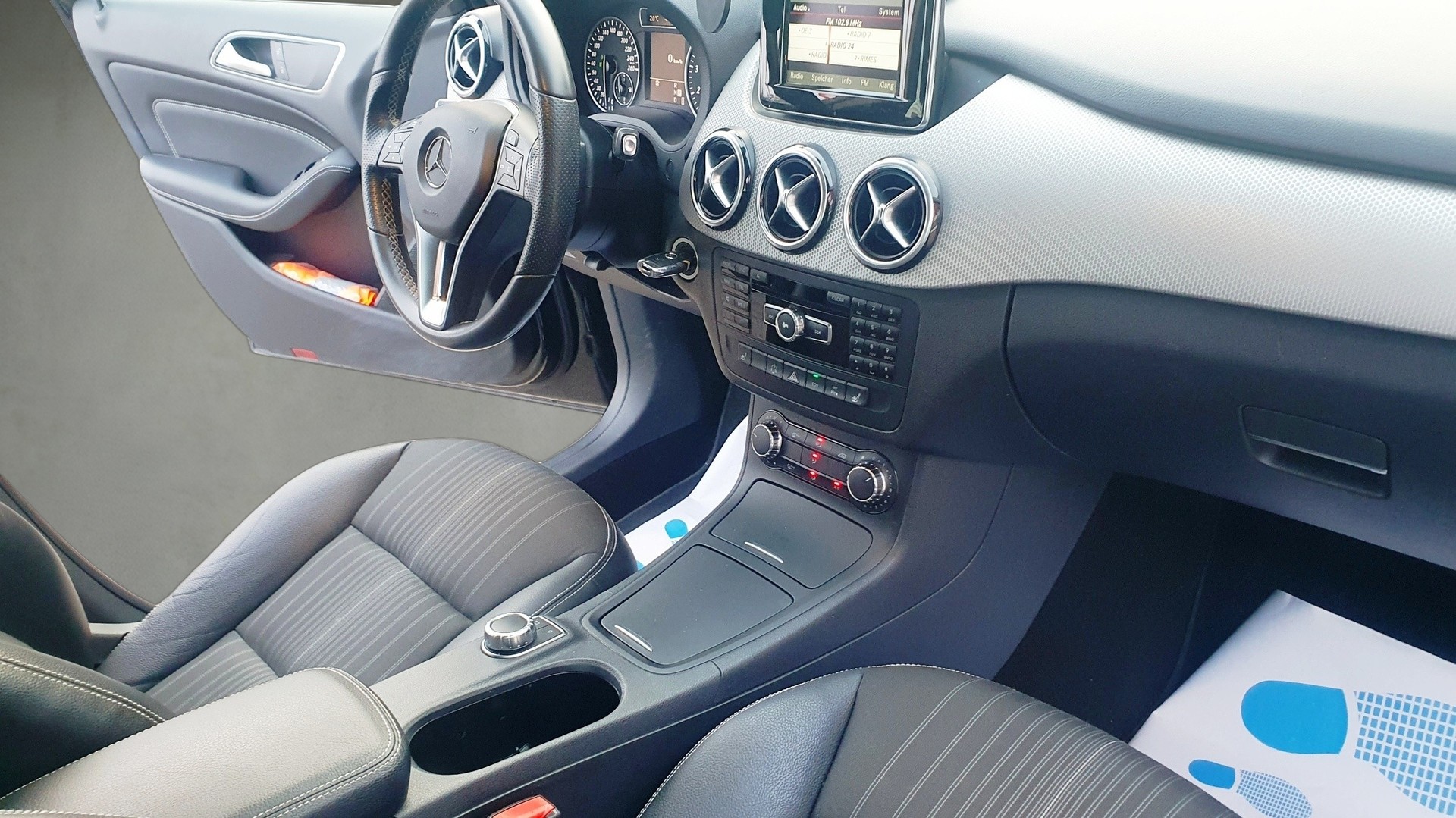 MERCEDES-BENZ B 180 7G-DCT-image-13