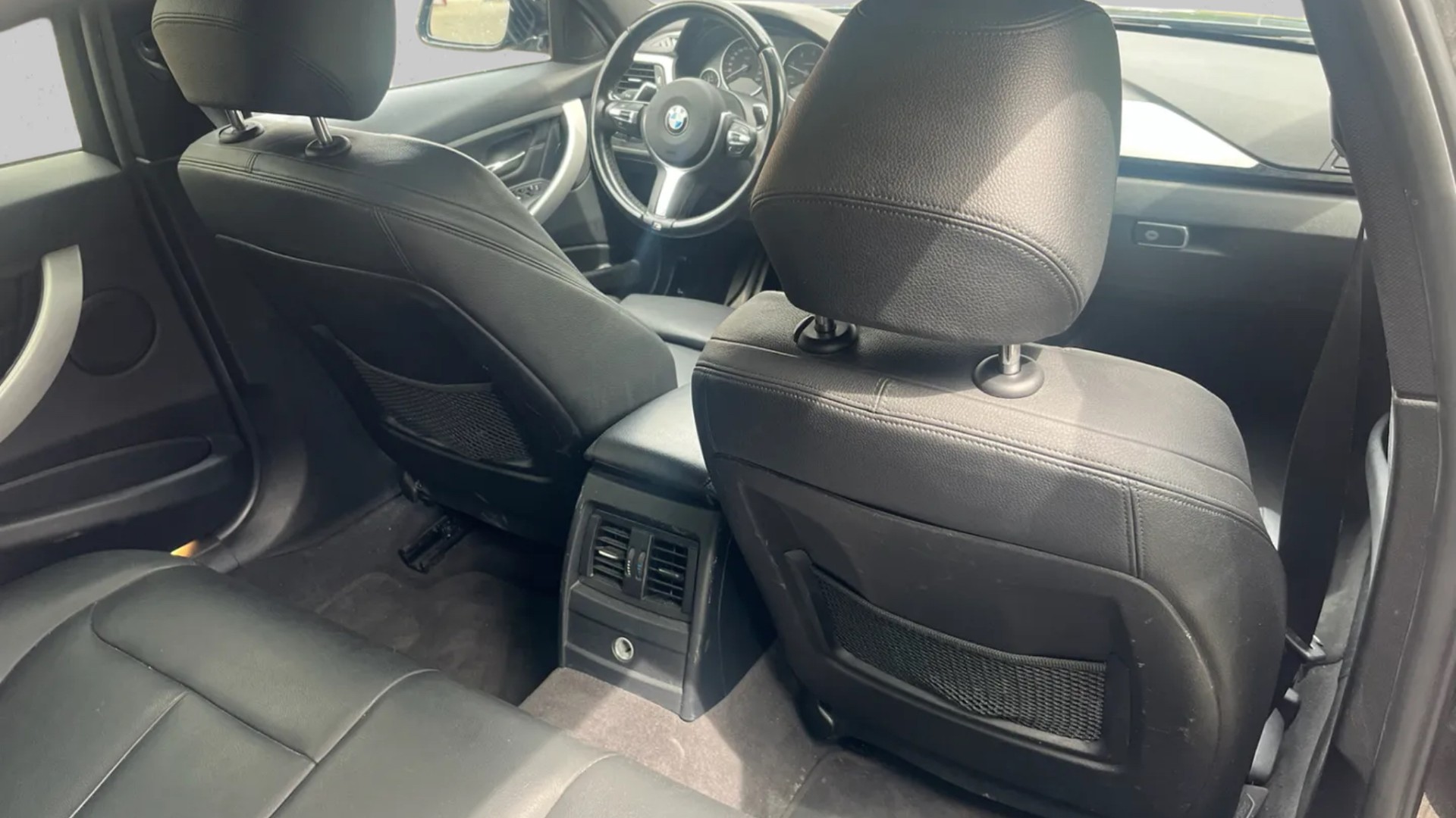 BMW 320d xDrive Touring M Sport-image-13