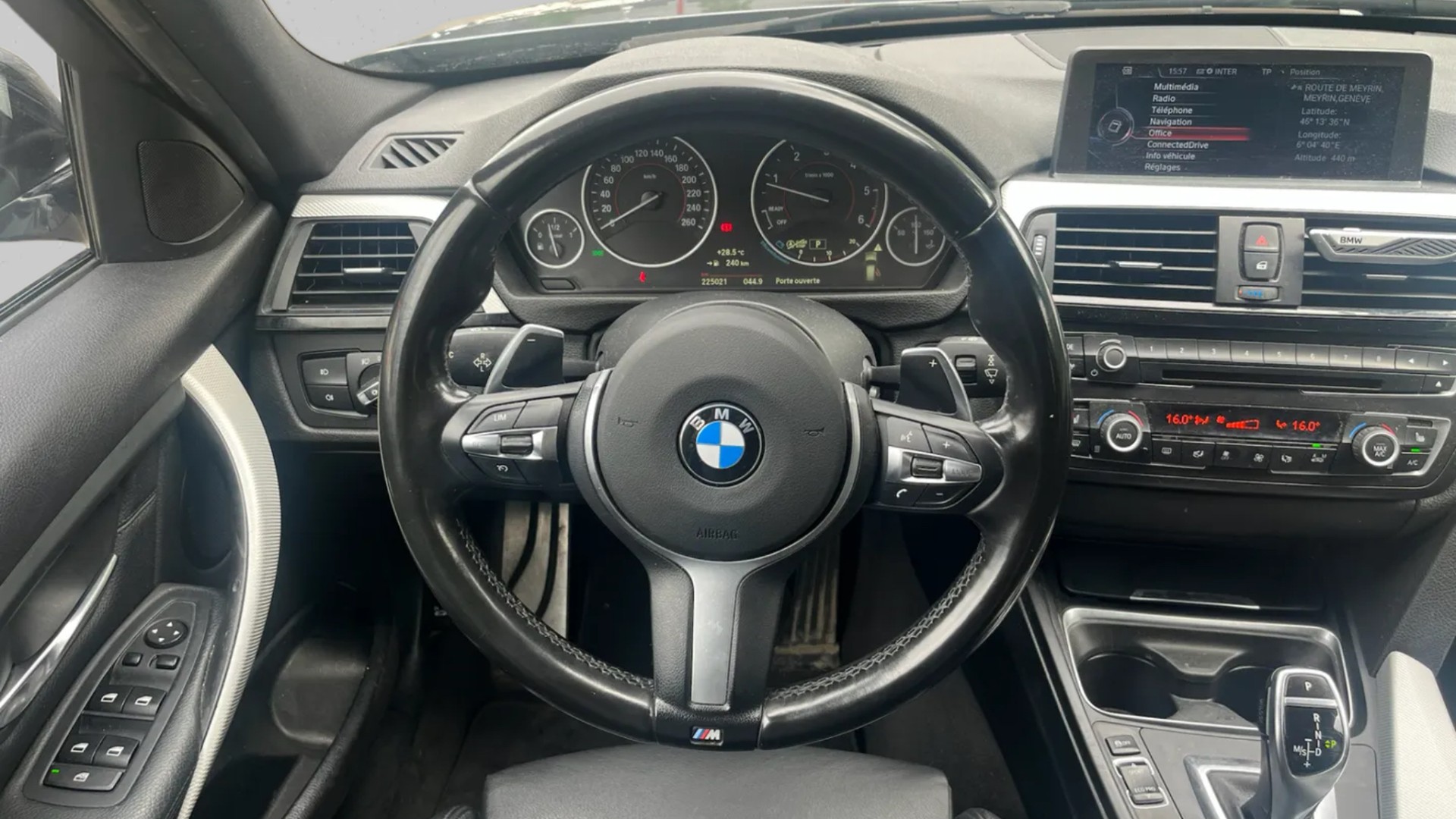 BMW 320d xDrive Touring M Sport-image-12