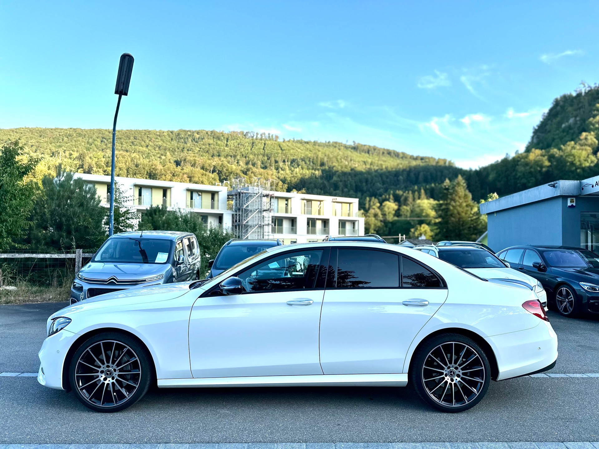 MERCEDES-BENZ E 200 AMG Line 4Matic 9G-Tronic-showroom-element-3