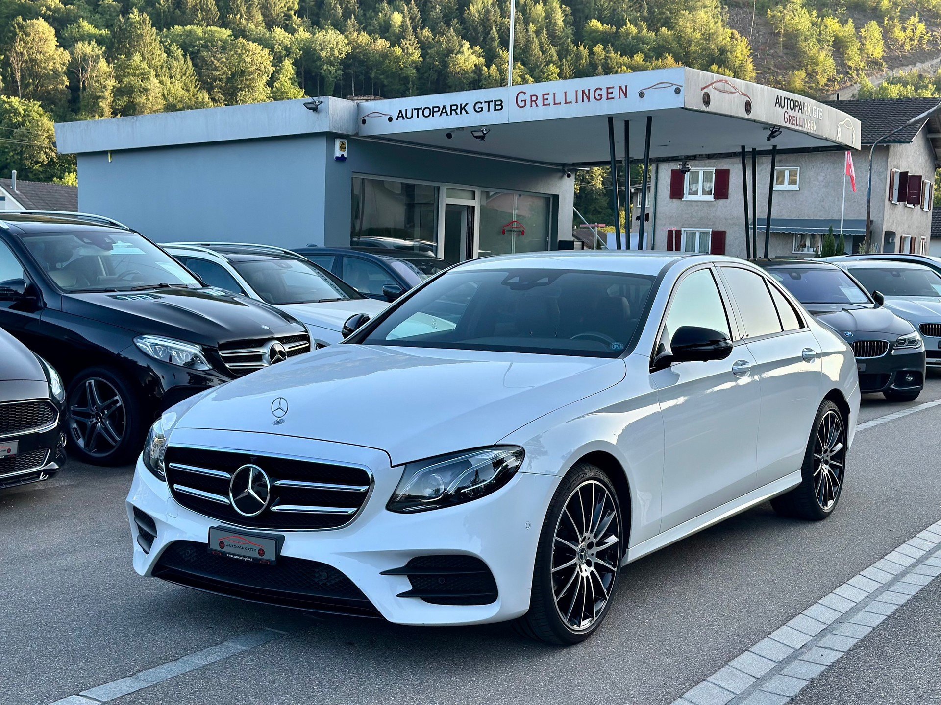 MERCEDES-BENZ E 200 AMG Line 4Matic 9G-Tronic