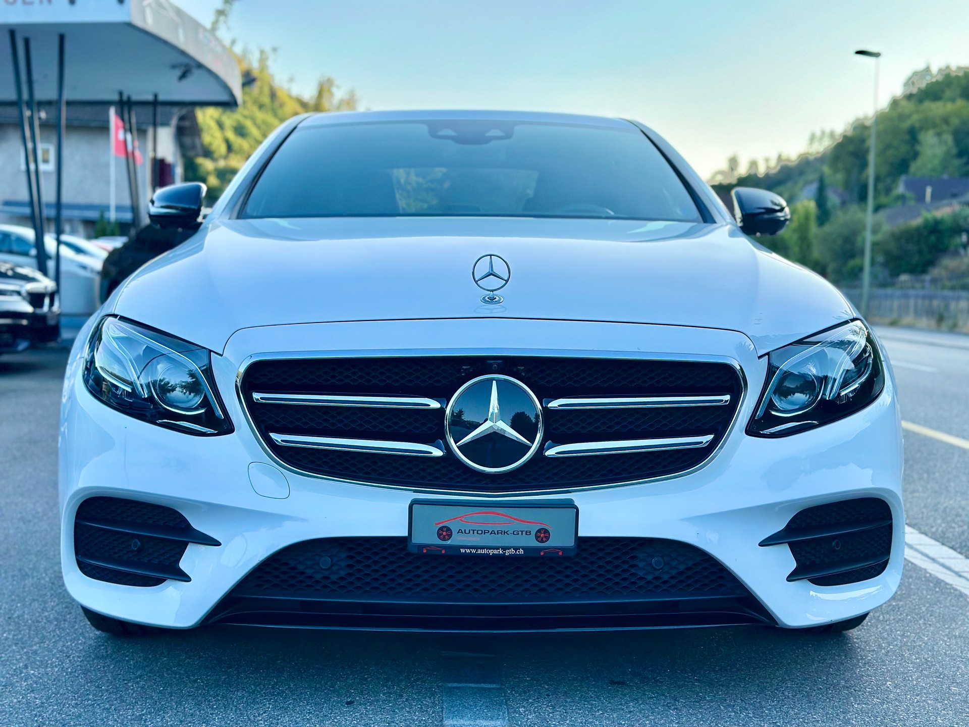 MERCEDES-BENZ E 200 AMG Line 4Matic 9G-Tronic-showroom-element-2