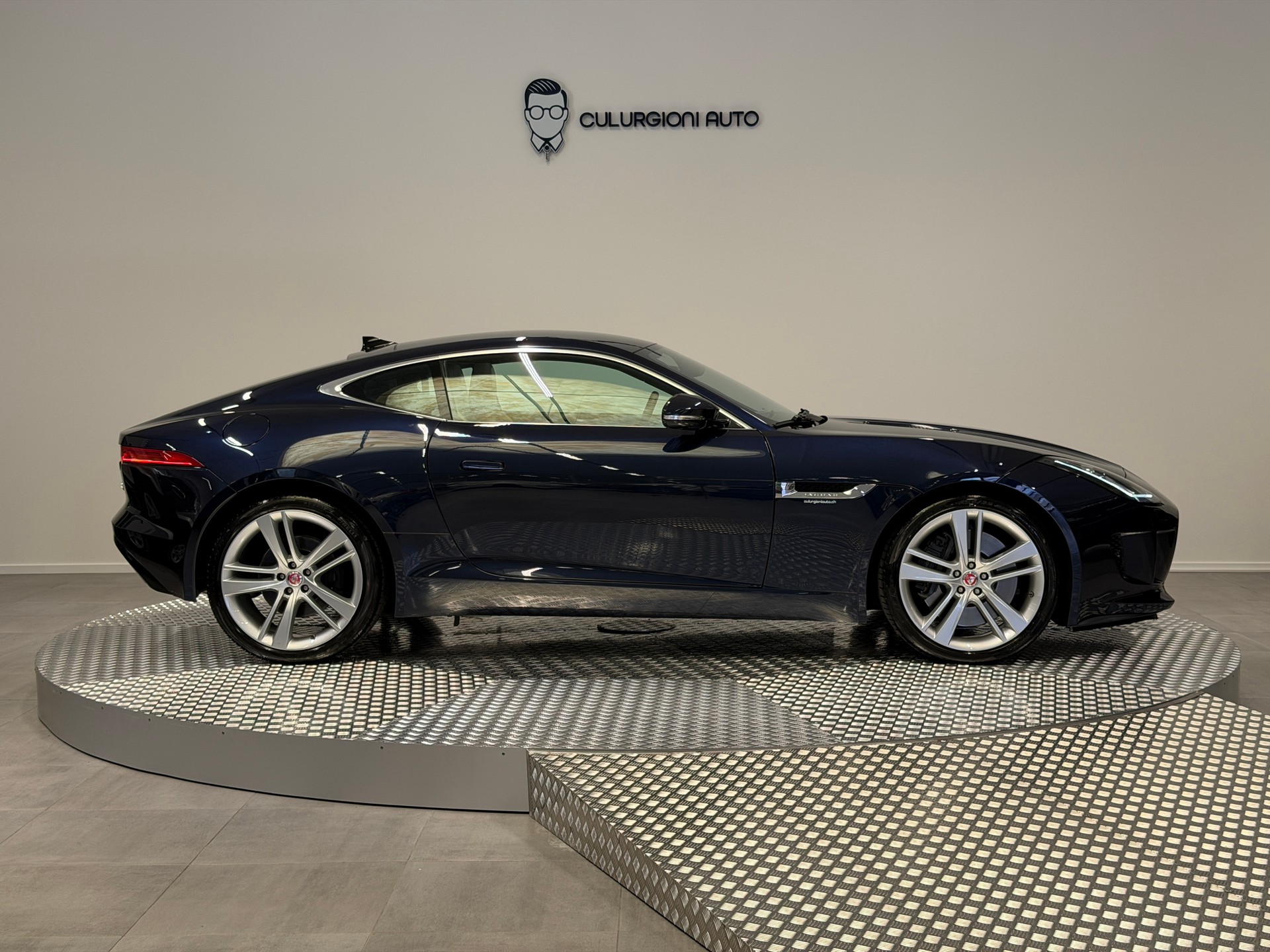 JAGUAR 3.0L V6S/C-showroom-element-3
