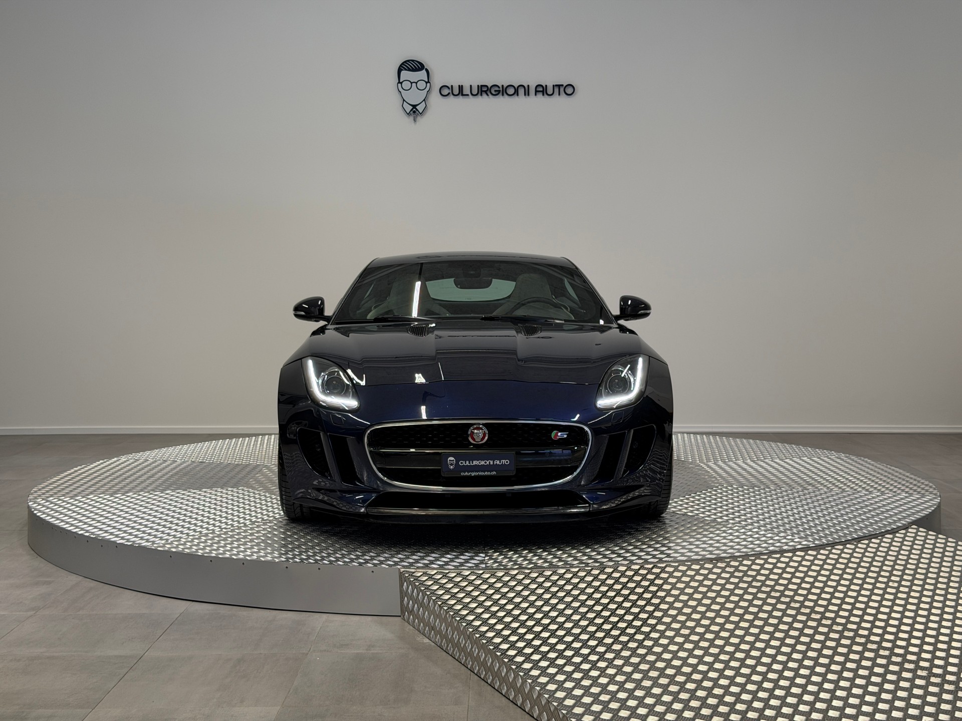 JAGUAR 3.0L V6S/C-showroom-element-1