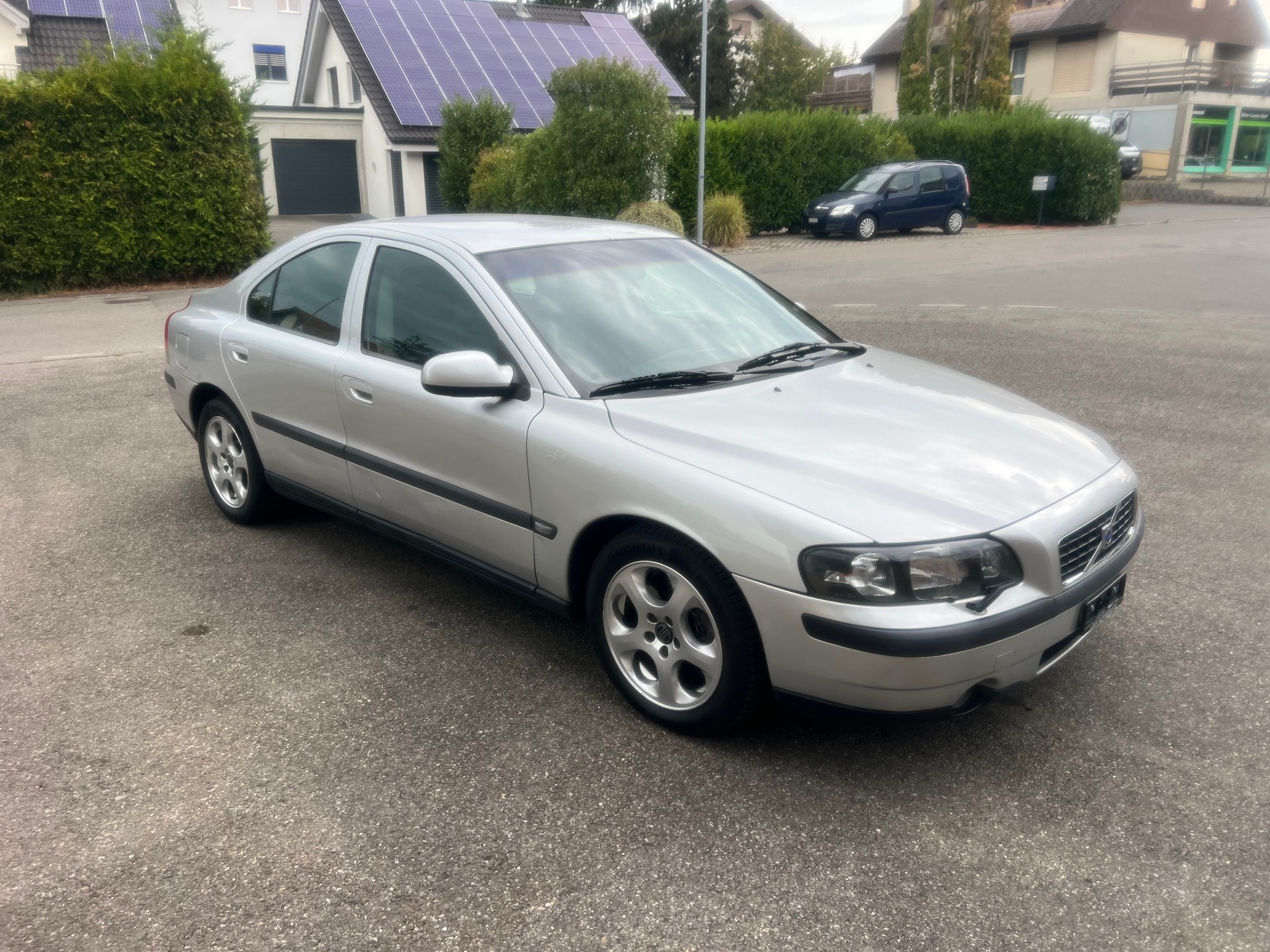 VOLVO S60 2.4T-showroom-element-1