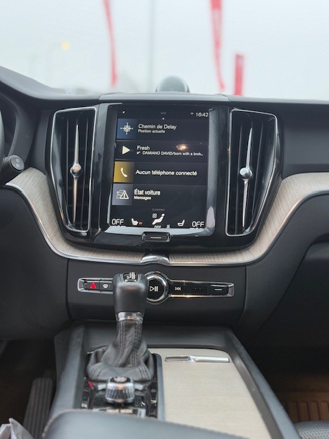 VOLVO XC60 D5 AWD Momentum Geartronic-image-10