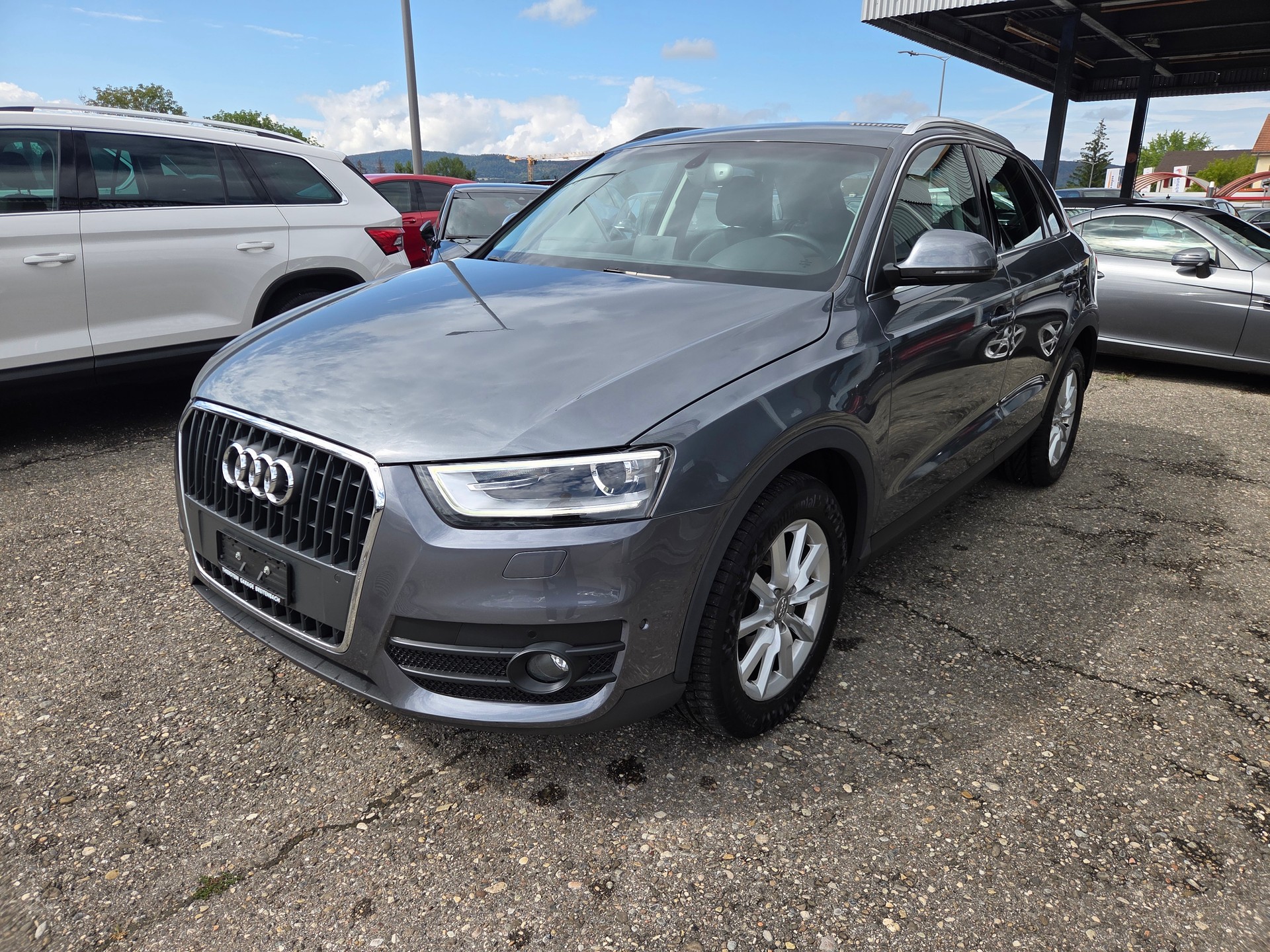AUDI Q3 2.0 TFSI quattro S-tronic-showroom-element-3