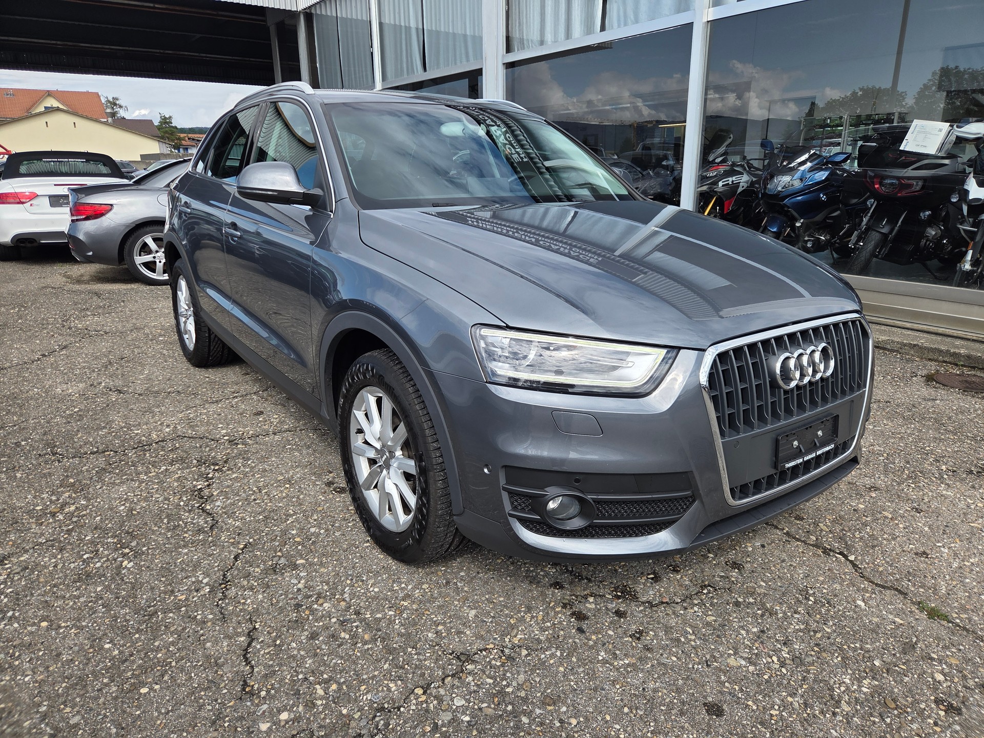 AUDI Q3 2.0 TFSI quattro S-tronic-showroom-element-1