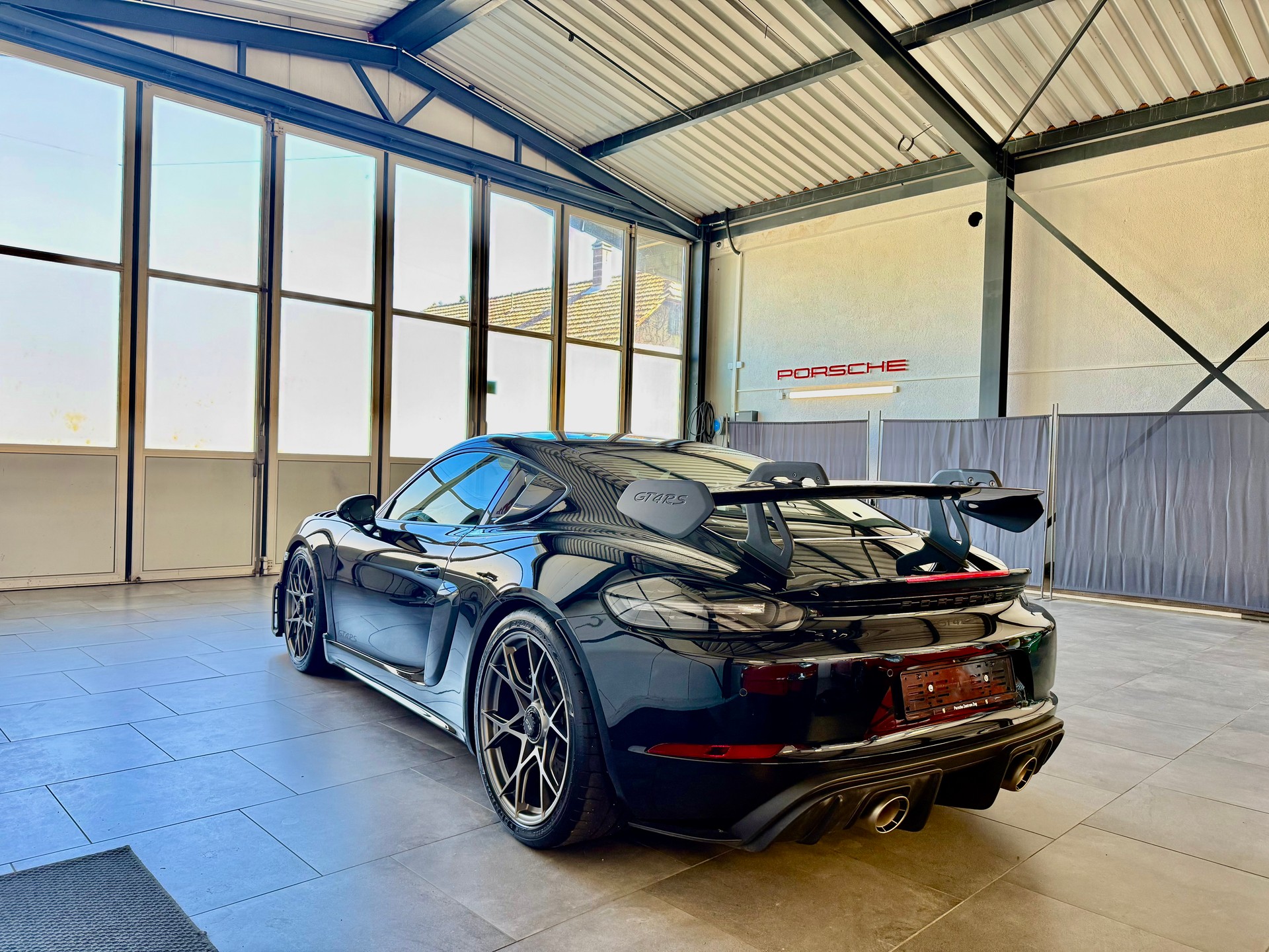 PORSCHE 718 Cayman GT4 RS 500PS PDK Weissach-image-2