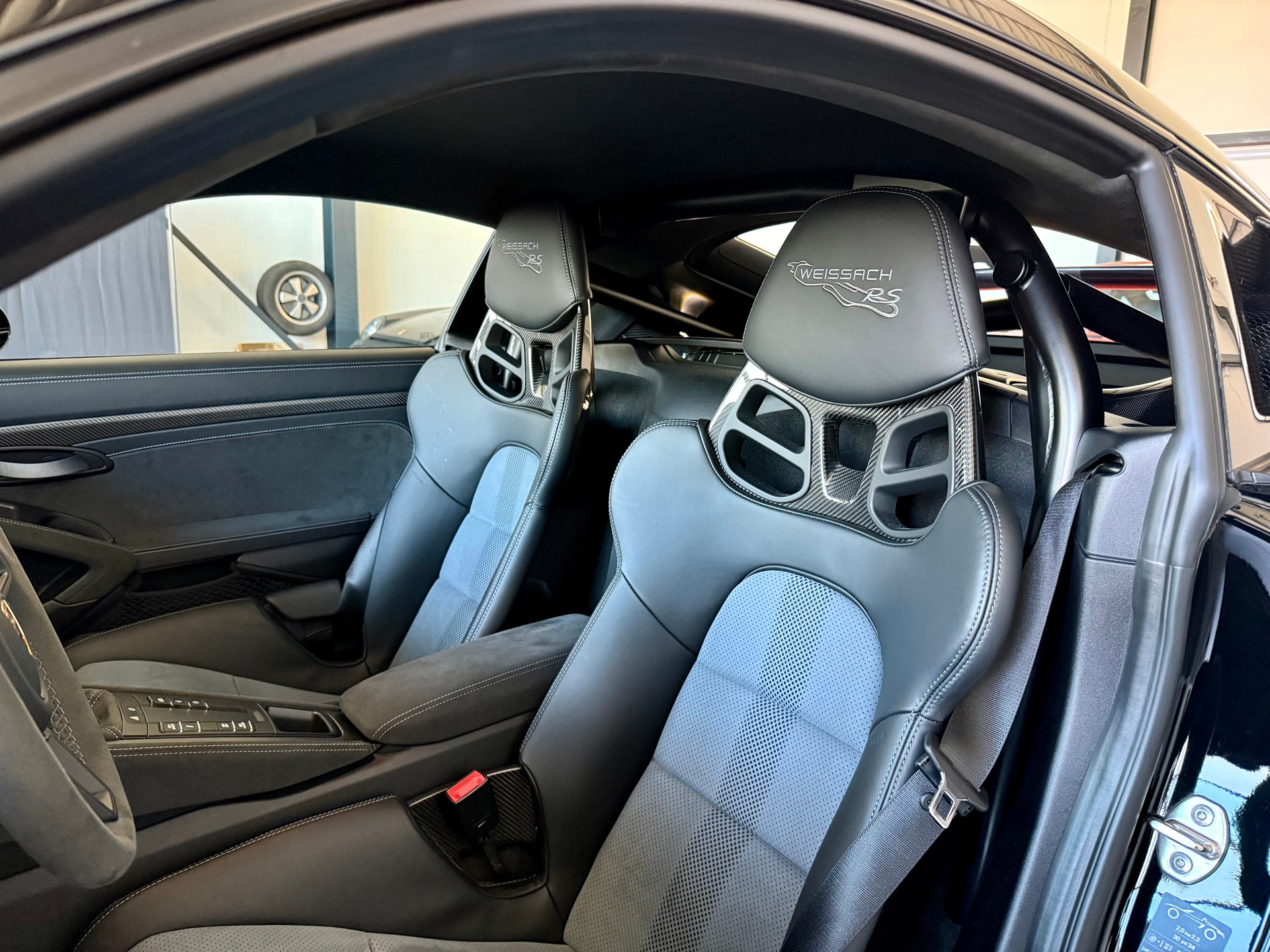 PORSCHE 718 Cayman GT4 RS 500PS PDK Weissach-image-9