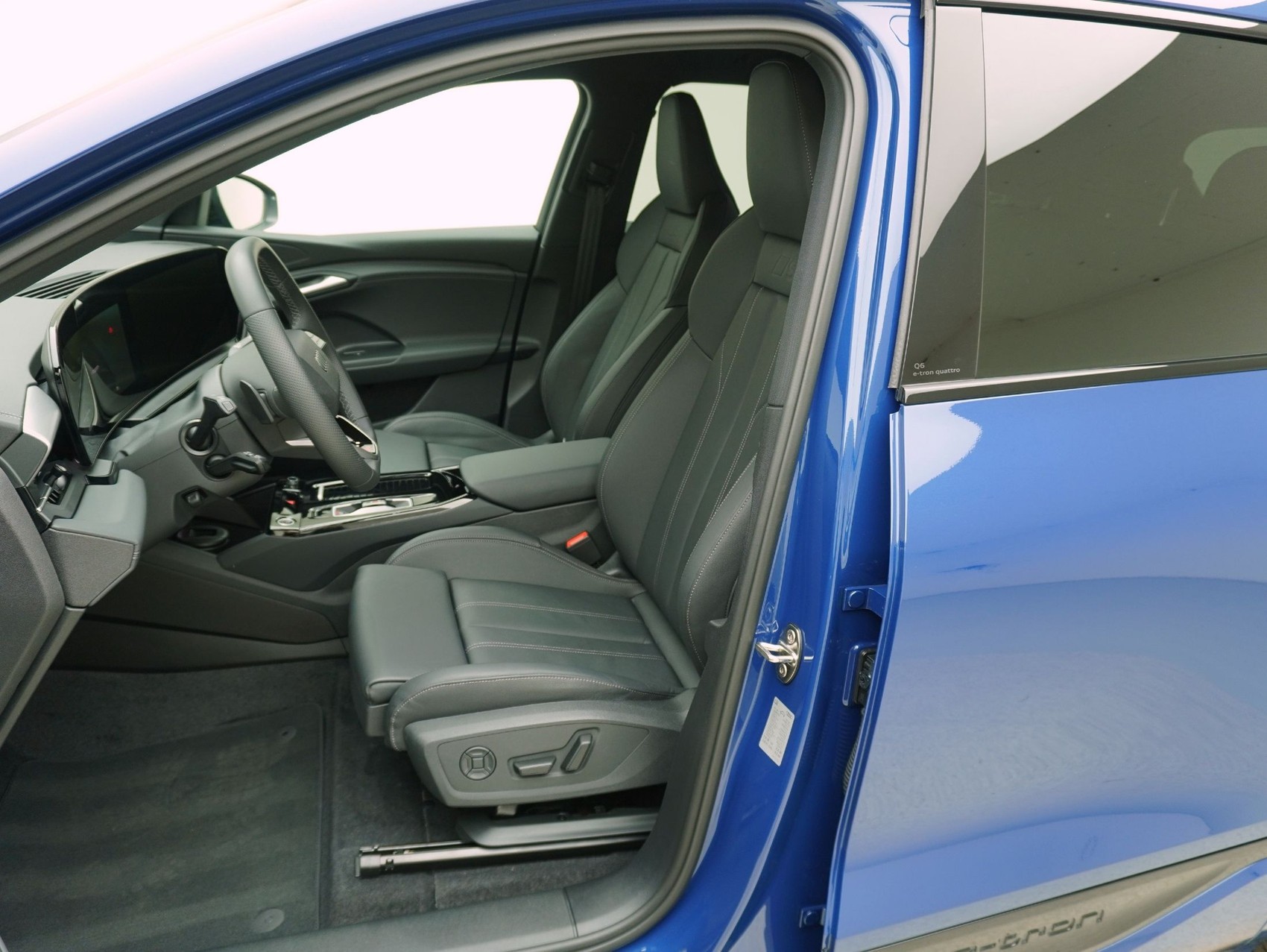 AUDI Q6 e-tron S line quattro **Audi Werksgarantie bis 01/2031**-image-8