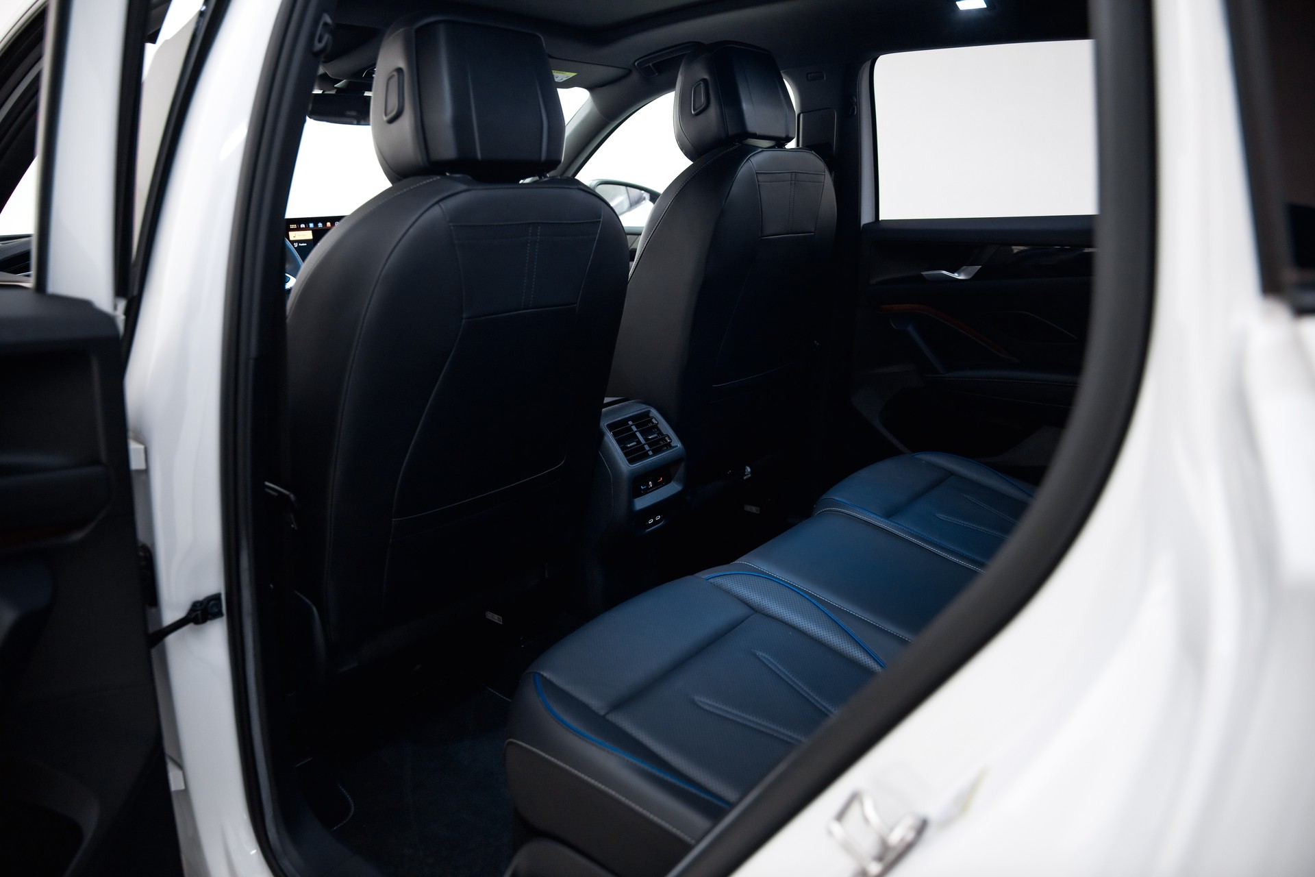 VW Tiguan 2.0 TSI DSG R-Line 4Motion-image-21