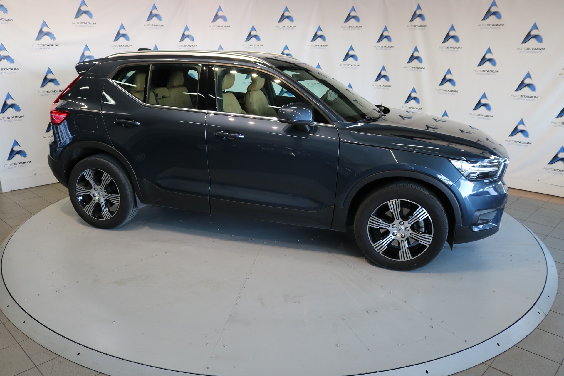 VOLVO XC40 B4 Benzin Mild Hybrid AWD Momentum Geartronic-image-25