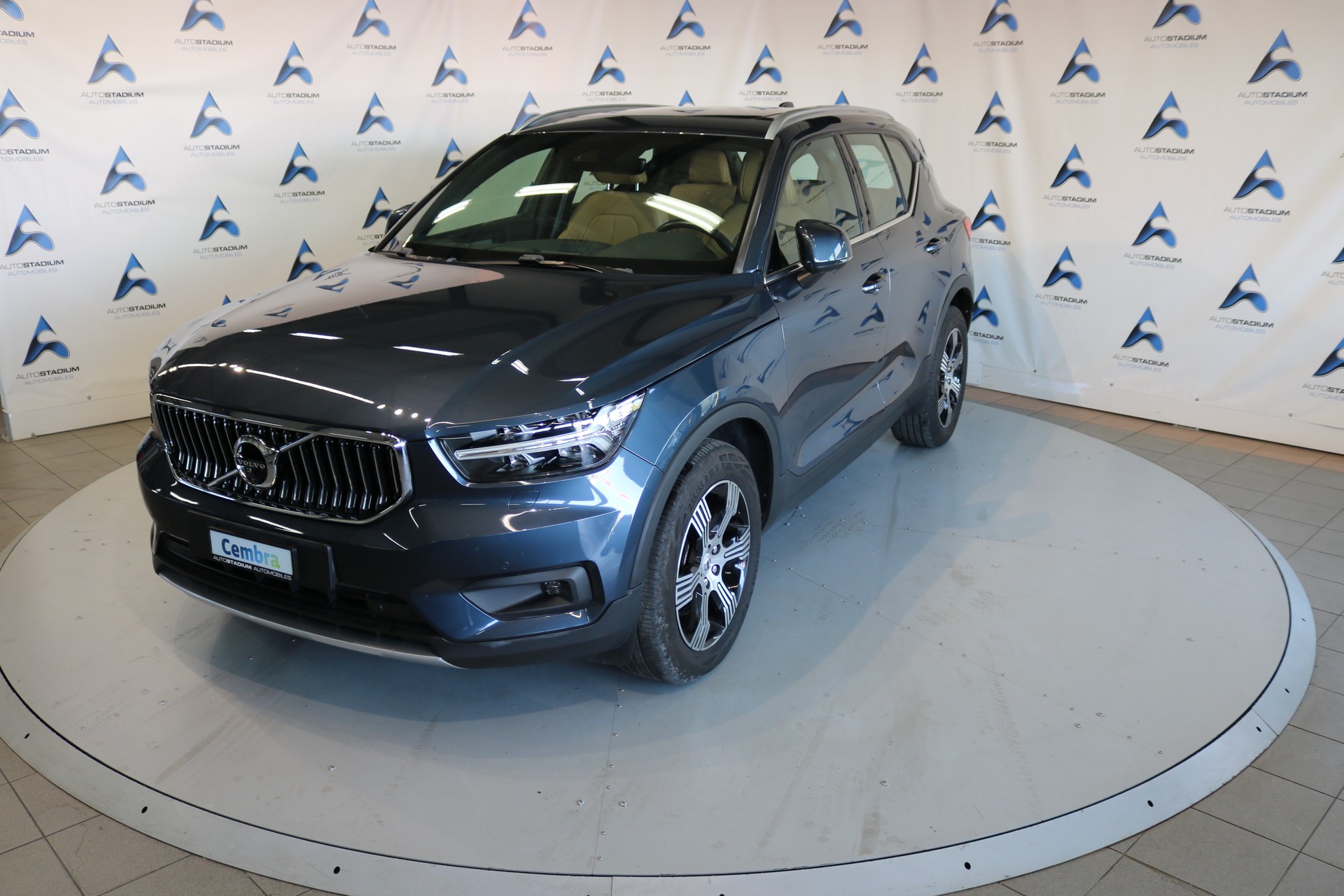 VOLVO XC40 B4 Benzin Mild Hybrid AWD Momentum Geartronic-image-8