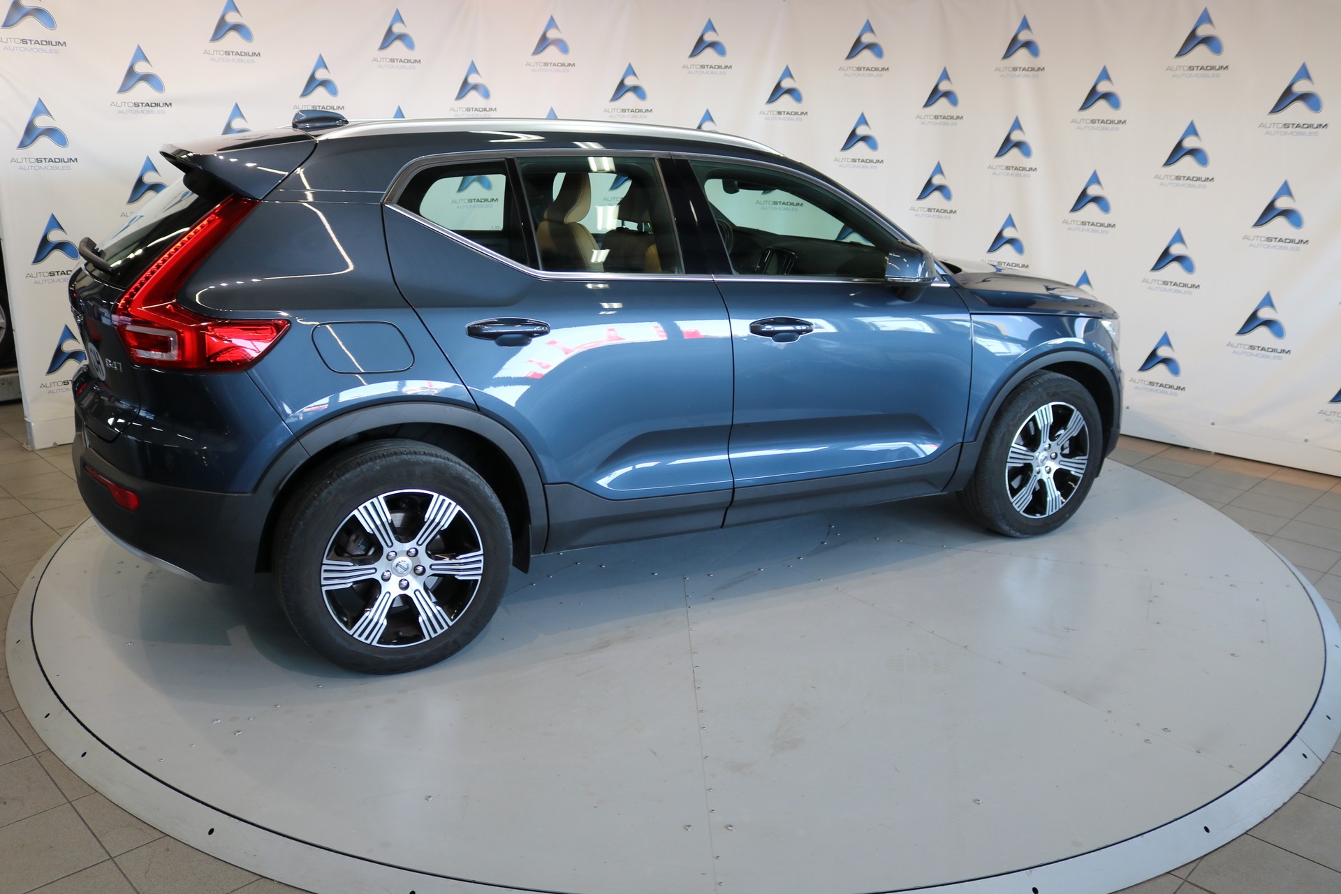 VOLVO XC40 B4 Benzin Mild Hybrid AWD Momentum Geartronic-image-22