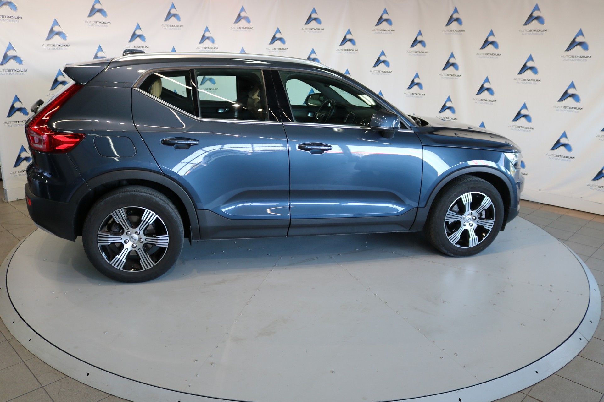 VOLVO XC40 B4 Benzin Mild Hybrid AWD Momentum Geartronic-image-23
