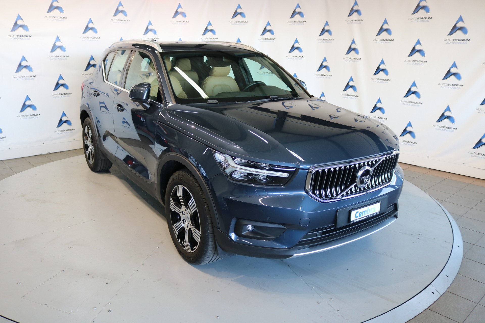 VOLVO XC40 B4 Benzin Mild Hybrid AWD Momentum Geartronic