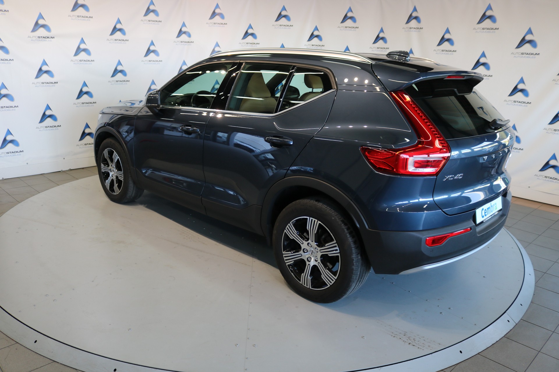 VOLVO XC40 B4 Benzin Mild Hybrid AWD Momentum Geartronic-image-15