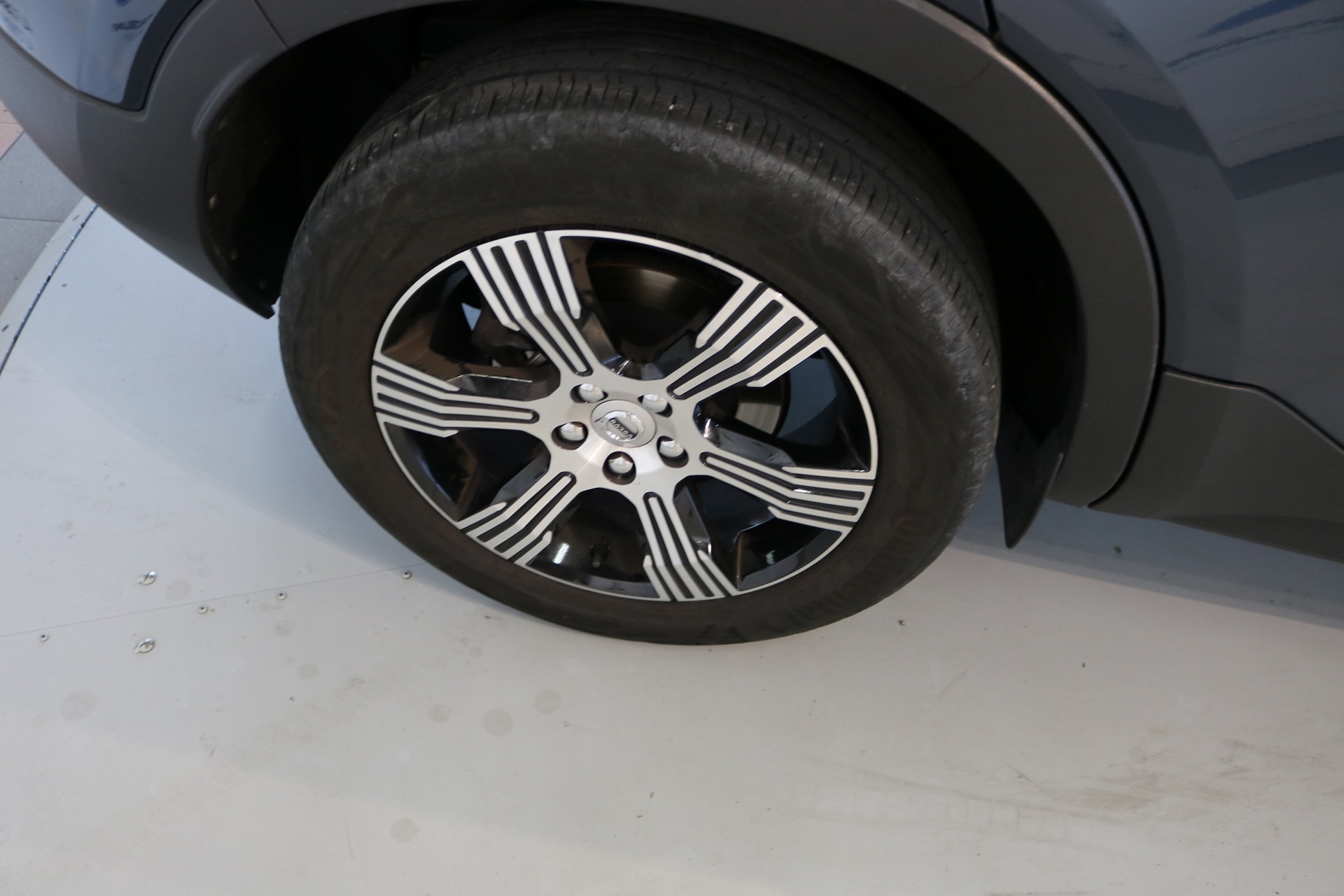VOLVO XC40 B4 Benzin Mild Hybrid AWD Momentum Geartronic-image-30