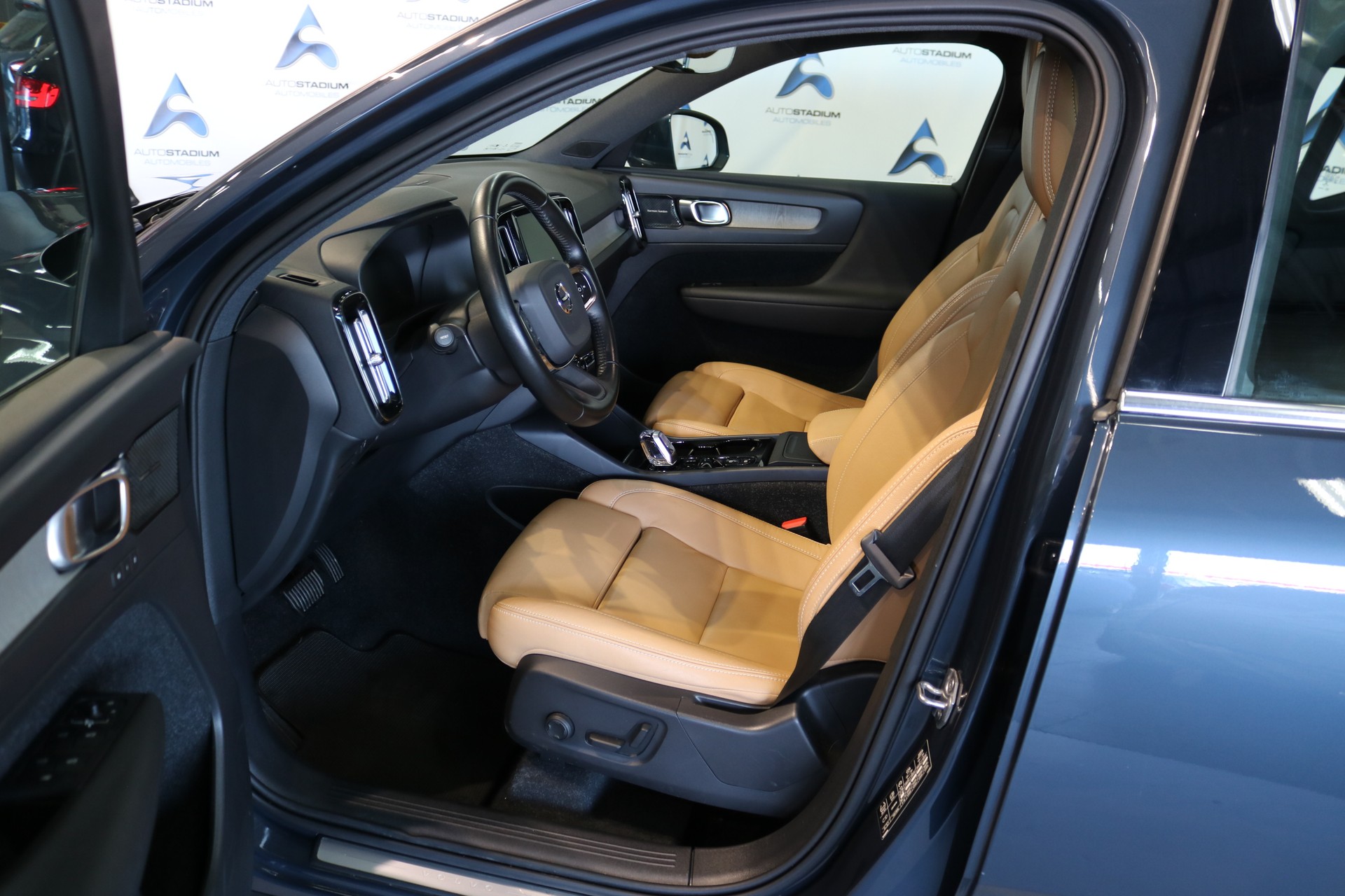 VOLVO XC40 B4 Benzin Mild Hybrid AWD Momentum Geartronic-image-37