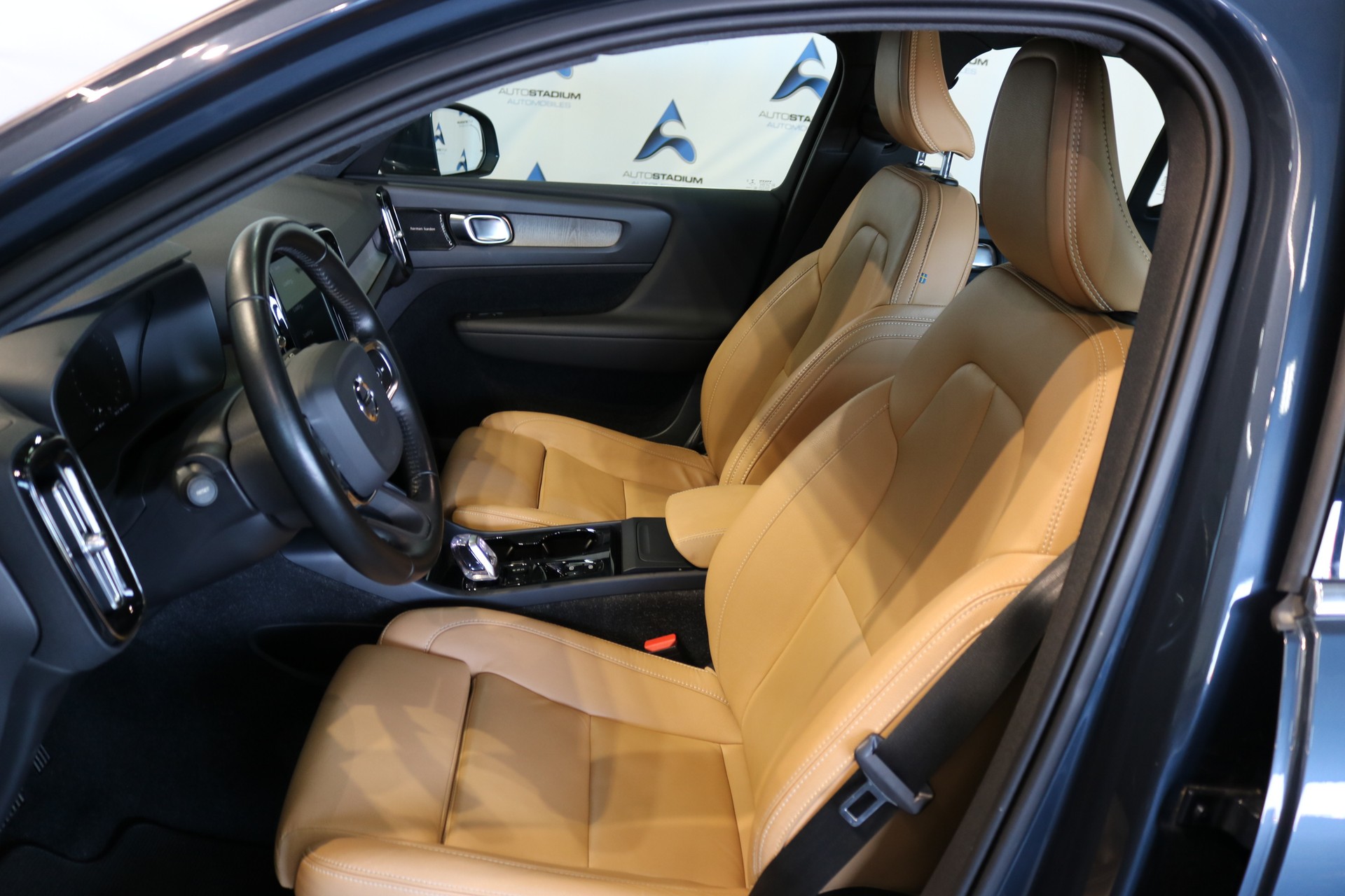 VOLVO XC40 B4 Benzin Mild Hybrid AWD Momentum Geartronic-image-38
