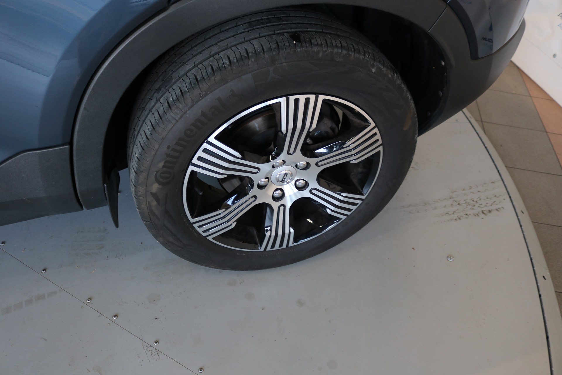 VOLVO XC40 B4 Benzin Mild Hybrid AWD Momentum Geartronic-image-29