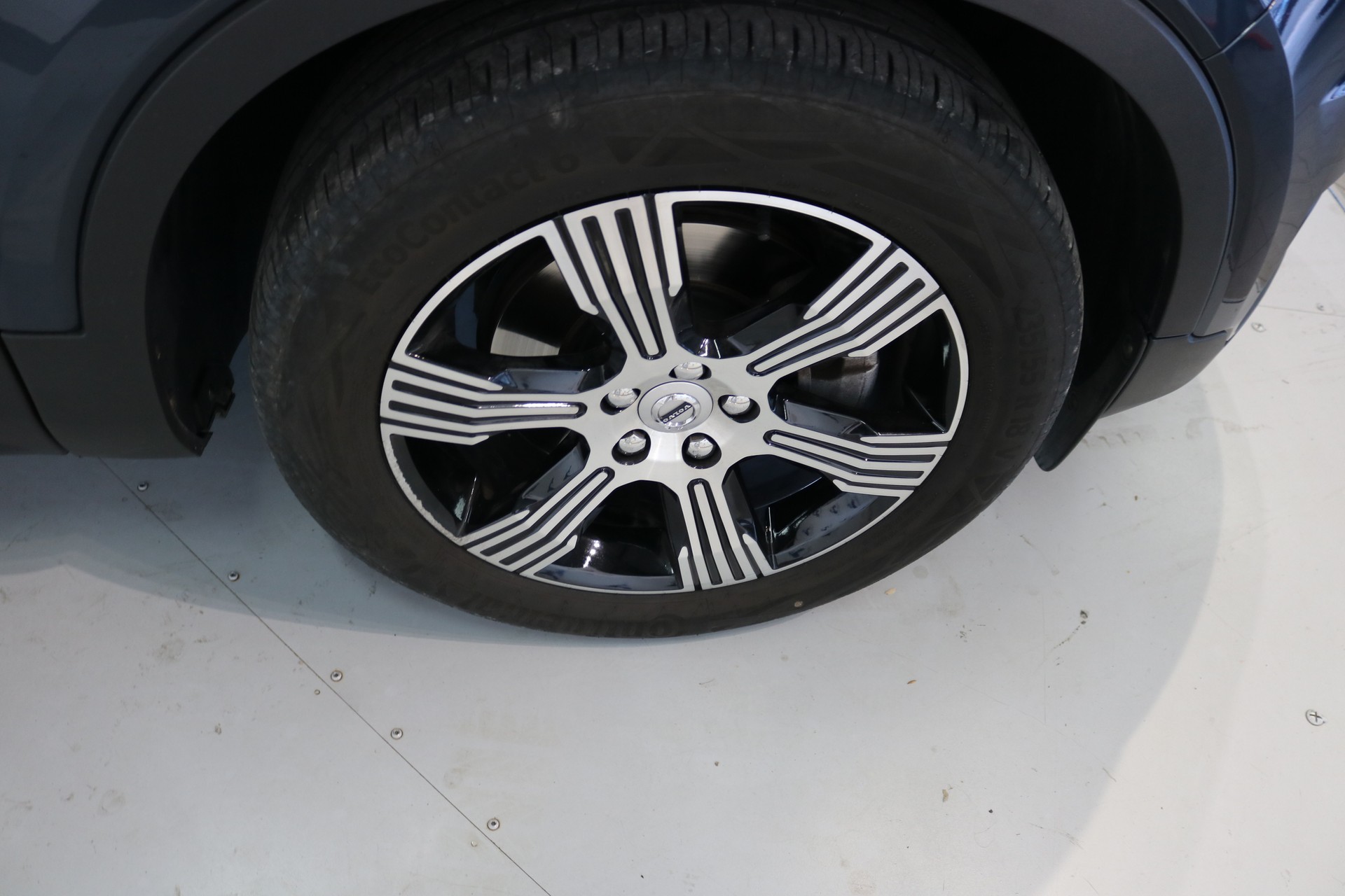 VOLVO XC40 B4 Benzin Mild Hybrid AWD Momentum Geartronic-image-31
