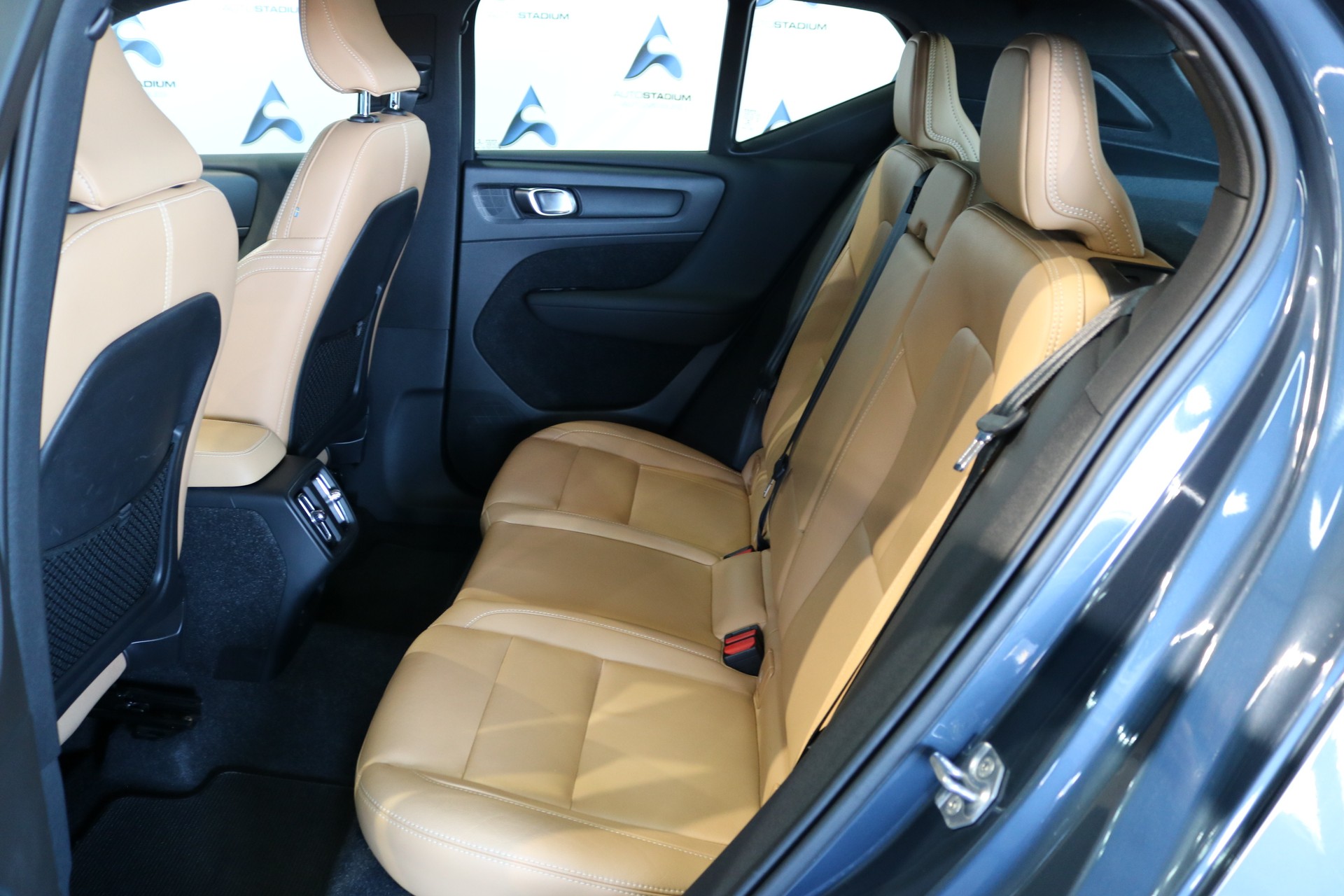 VOLVO XC40 B4 Benzin Mild Hybrid AWD Momentum Geartronic-showroom-element-3