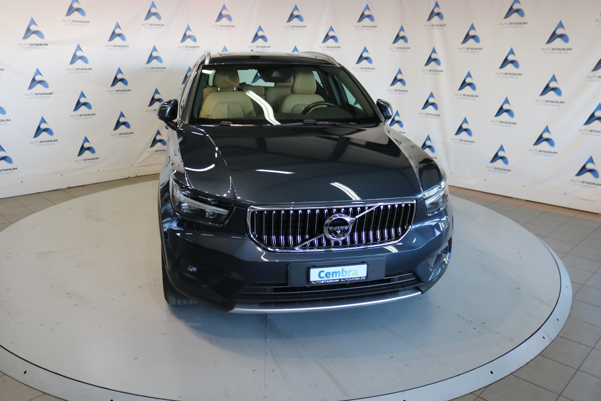 VOLVO XC40 B4 Benzin Mild Hybrid AWD Momentum Geartronic-image-6