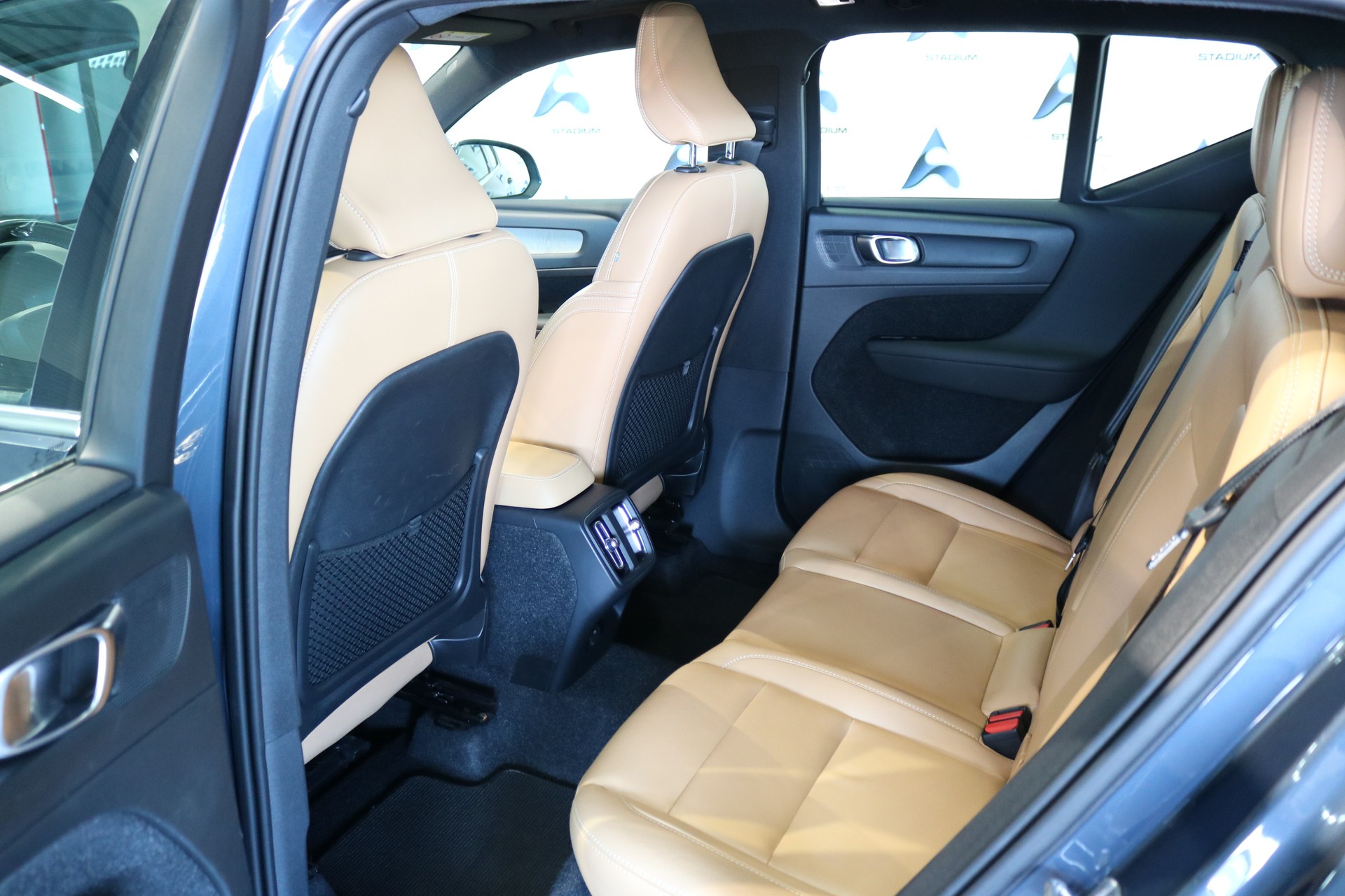 VOLVO XC40 B4 Benzin Mild Hybrid AWD Momentum Geartronic-image-34