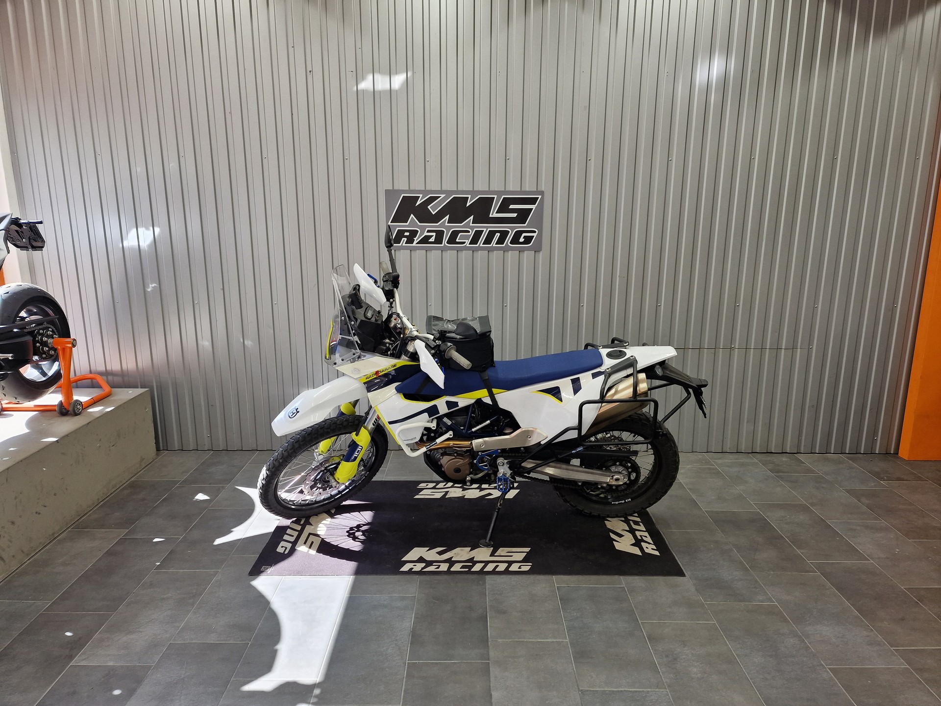 HUSQVARNA 701 Enduro-image-1