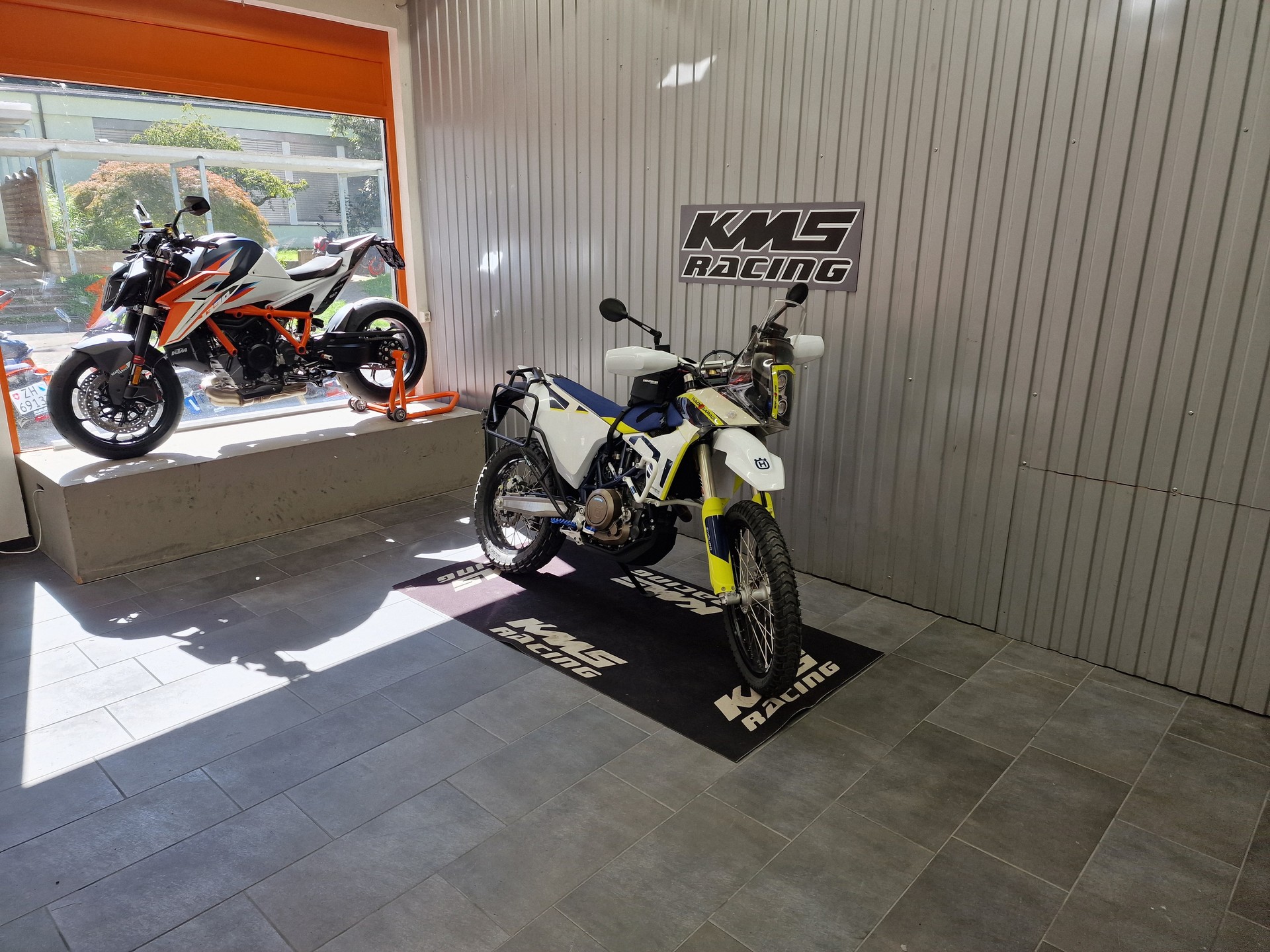 HUSQVARNA 701 Enduro-image-2
