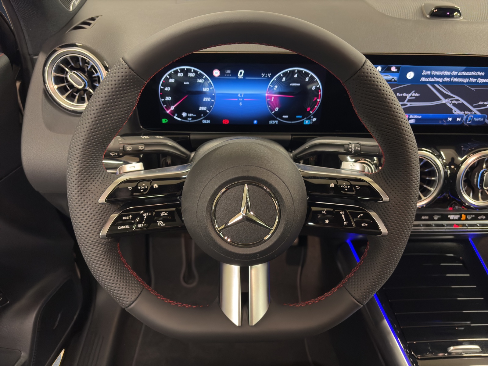 MERCEDES-BENZ GLA 220 4M-image-6