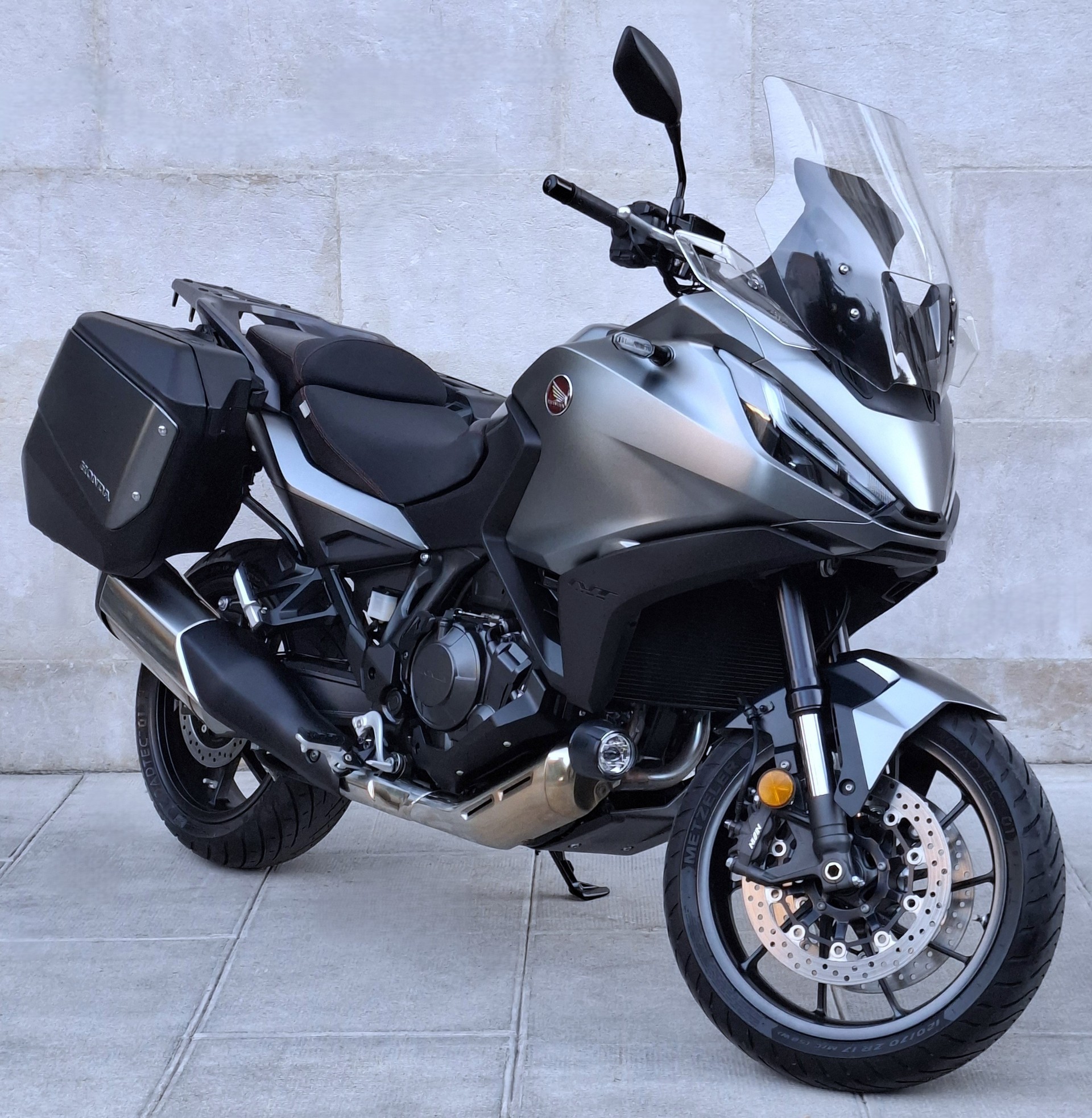 HONDA NT 1100-showroom-element-1
