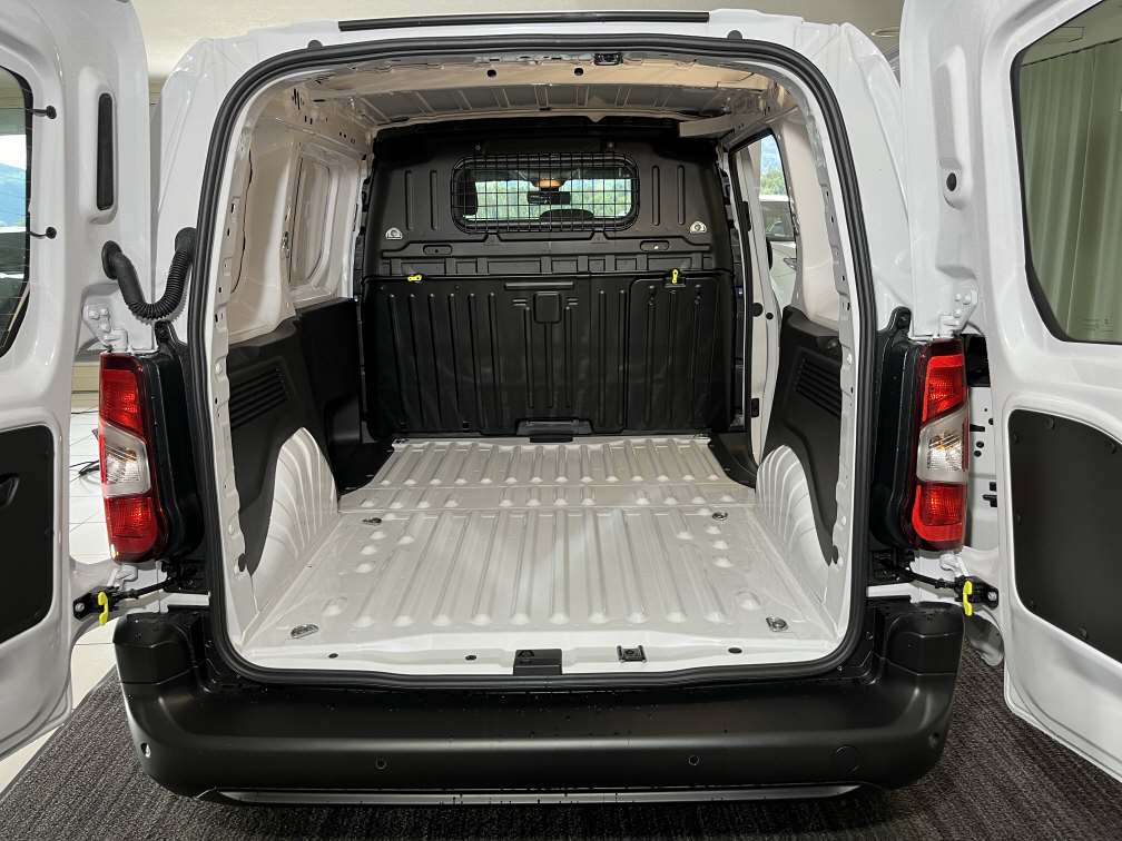 TOYOTA PROACE CITY Van L1 1.5 D Active-image-8