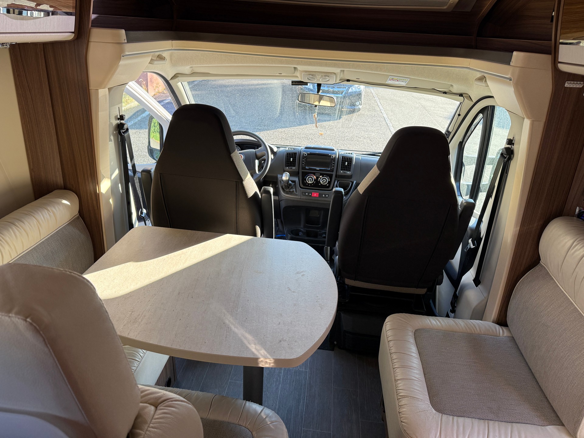 EURA MOBIL 695 EB-image-10