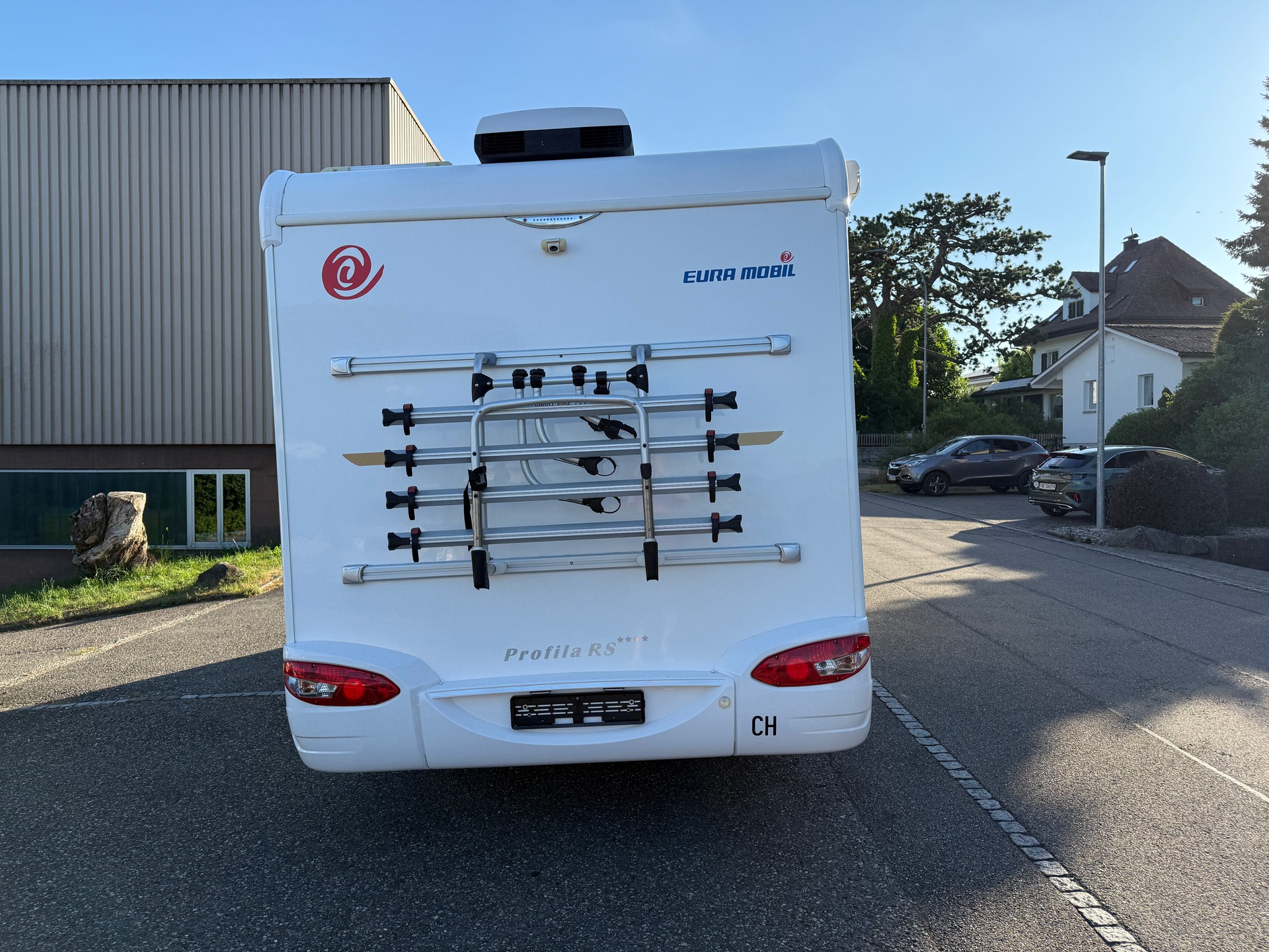 EURA MOBIL 695 EB-image-5