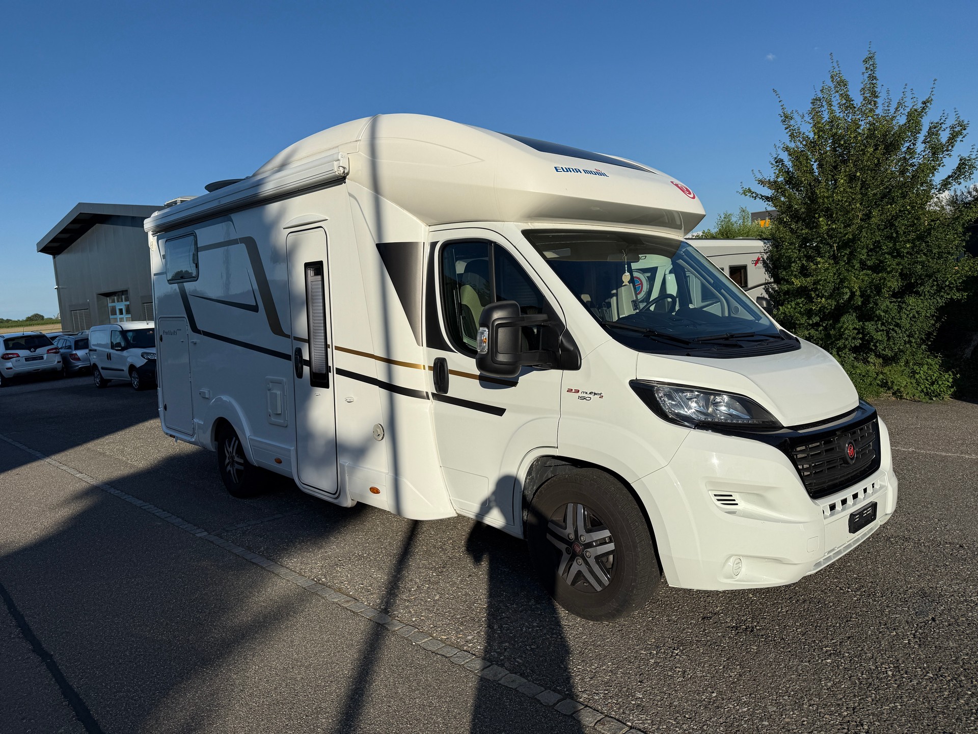 EURA MOBIL 695 EB-image-3
