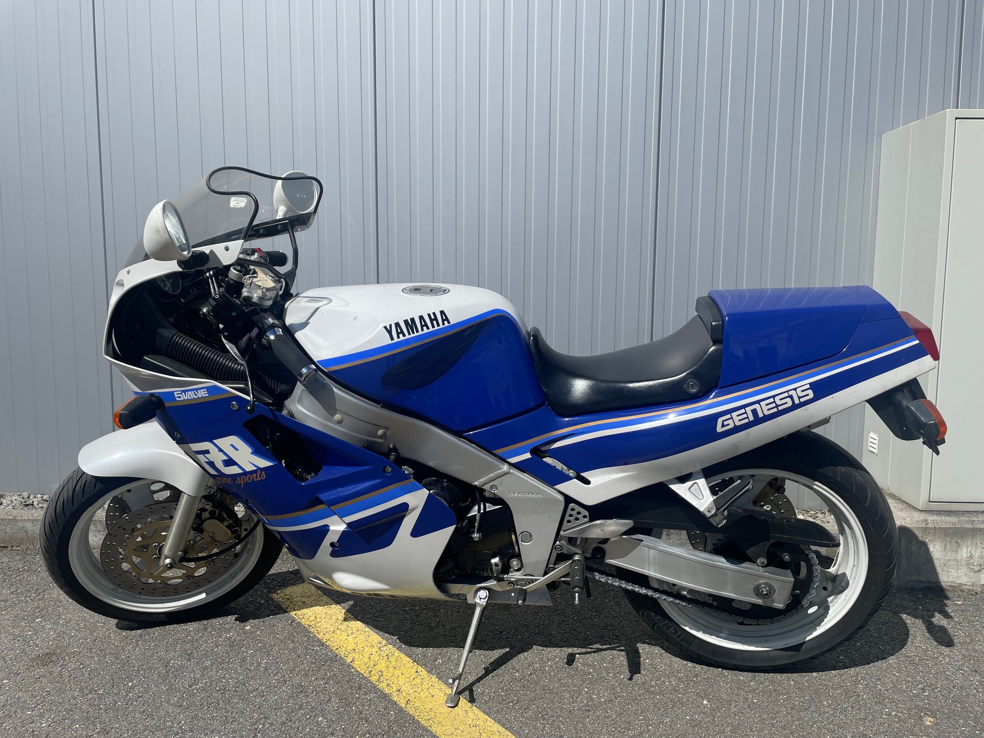 YAMAHA FZR 1000-image-1
