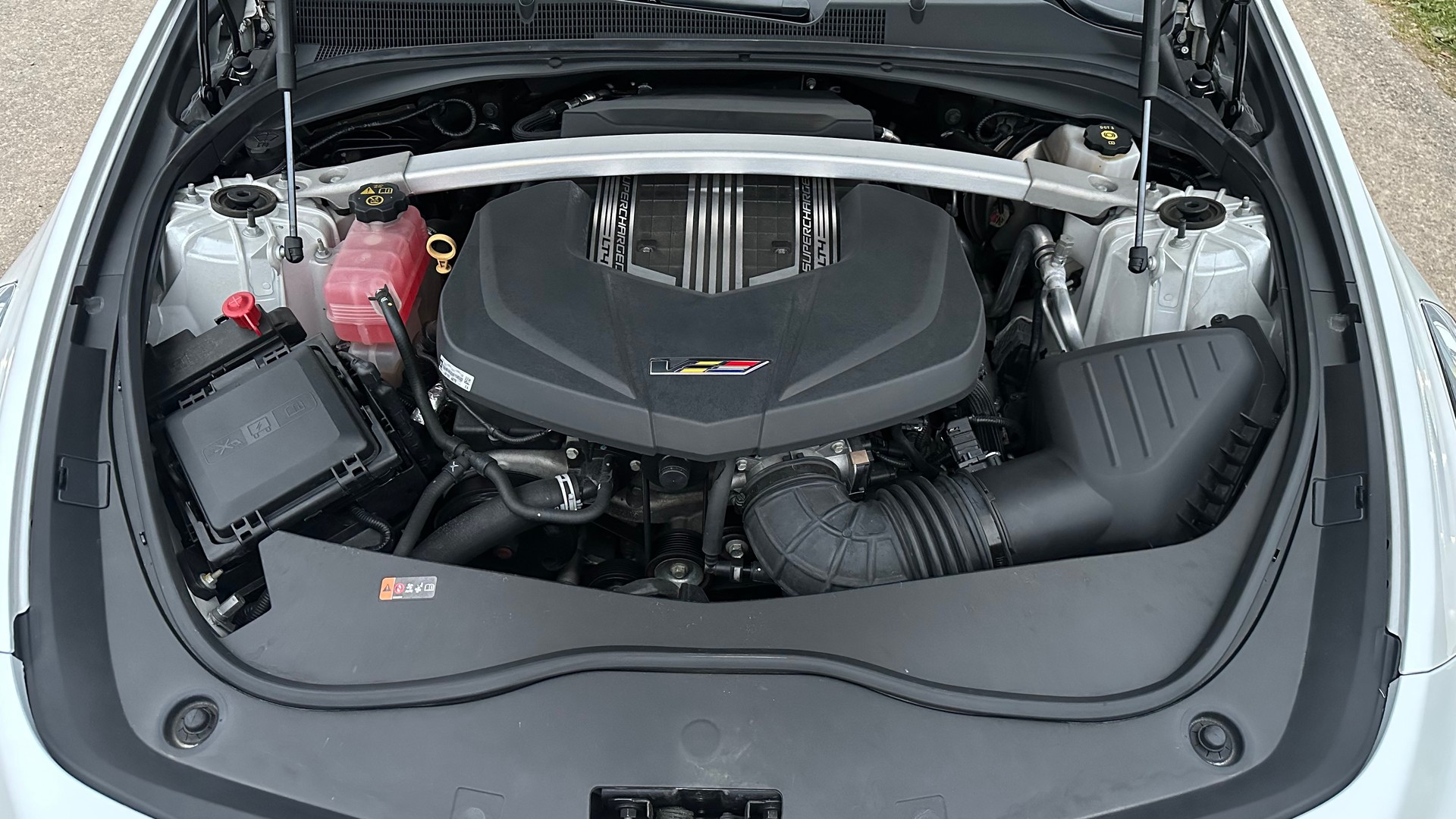 CADILLAC CTS-V Sedan 6.2 Supercharged Automatic-image-9