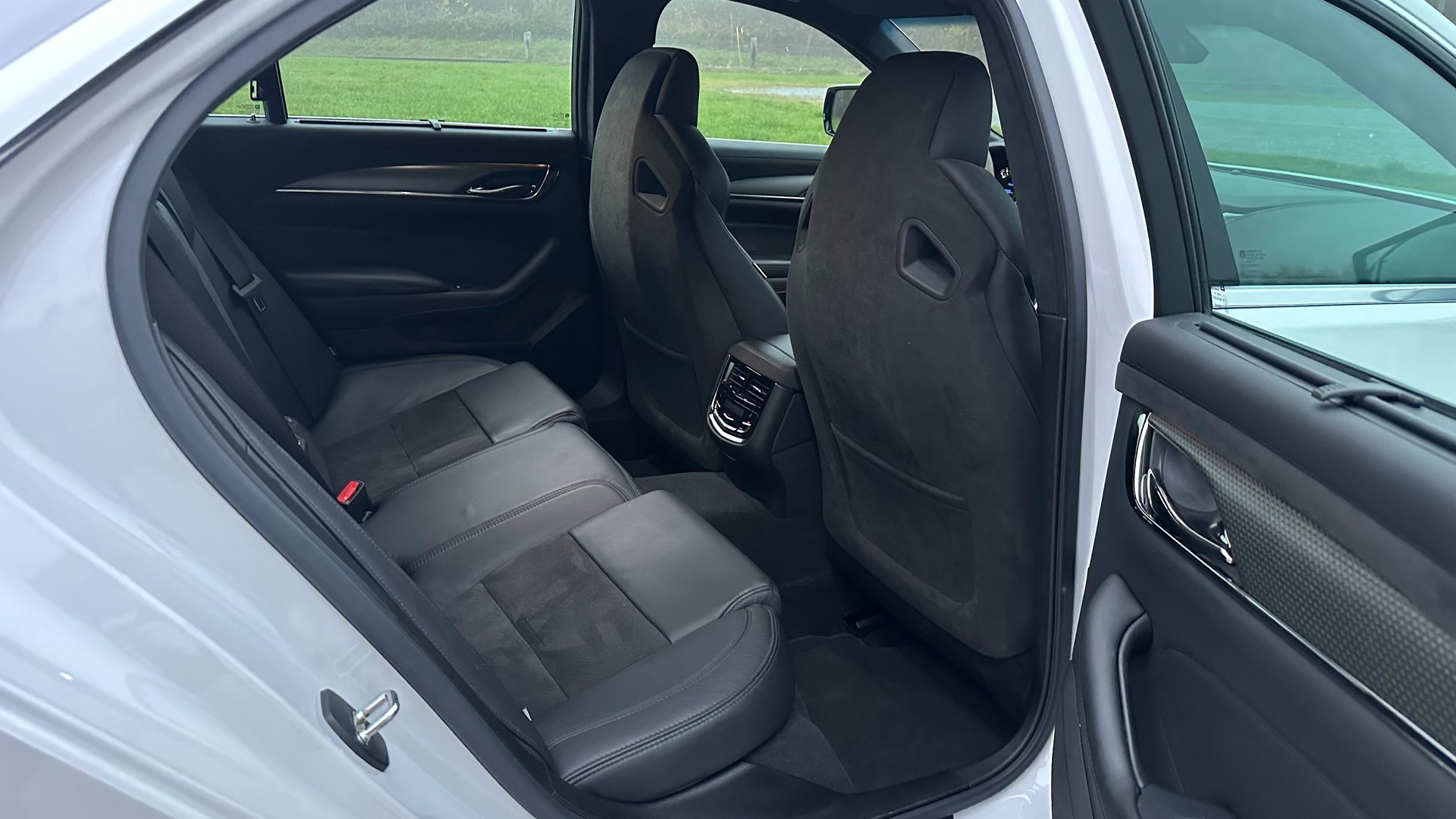 CADILLAC CTS-V Sedan 6.2 Supercharged Automatic-image-17