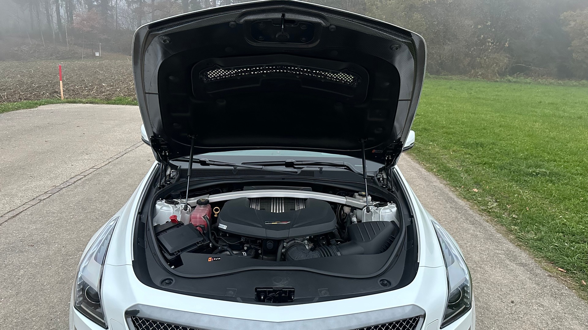 CADILLAC CTS-V Sedan 6.2 Supercharged Automatic-image-8
