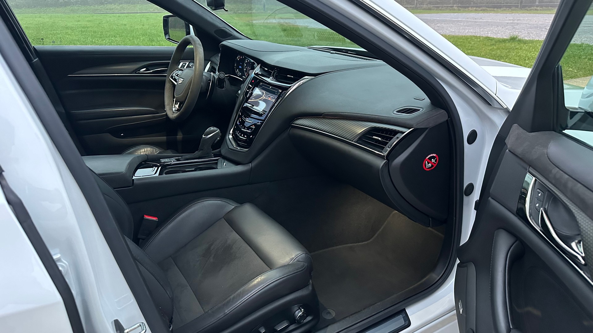CADILLAC CTS-V Sedan 6.2 Supercharged Automatic-image-18