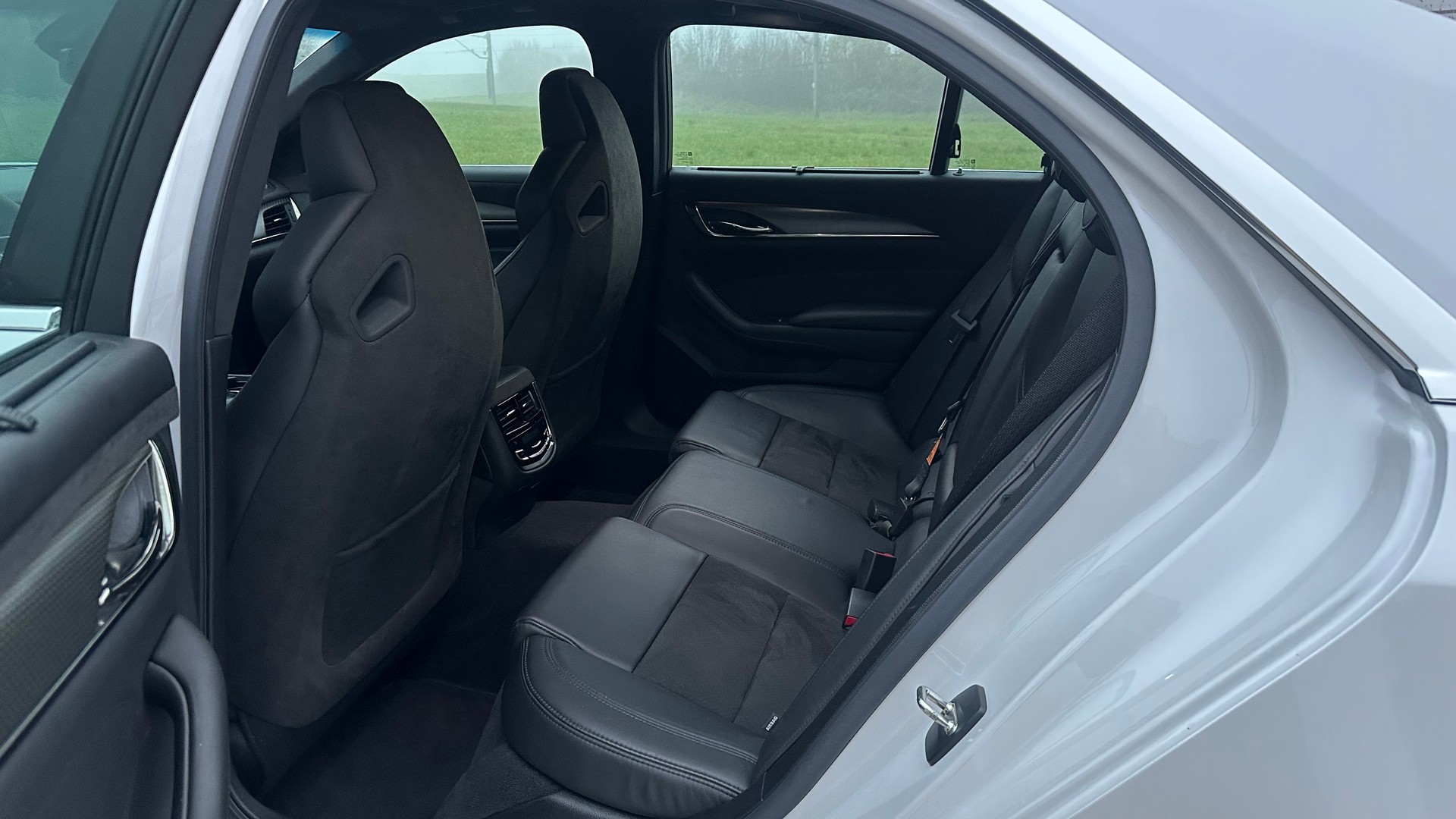 CADILLAC CTS-V Sedan 6.2 Supercharged Automatic-image-15