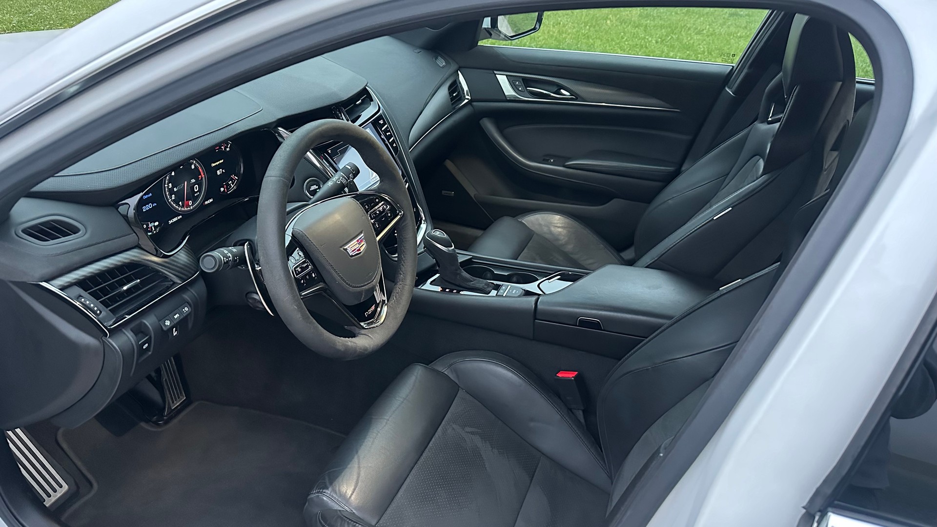 CADILLAC CTS-V Sedan 6.2 Supercharged Automatic-image-16